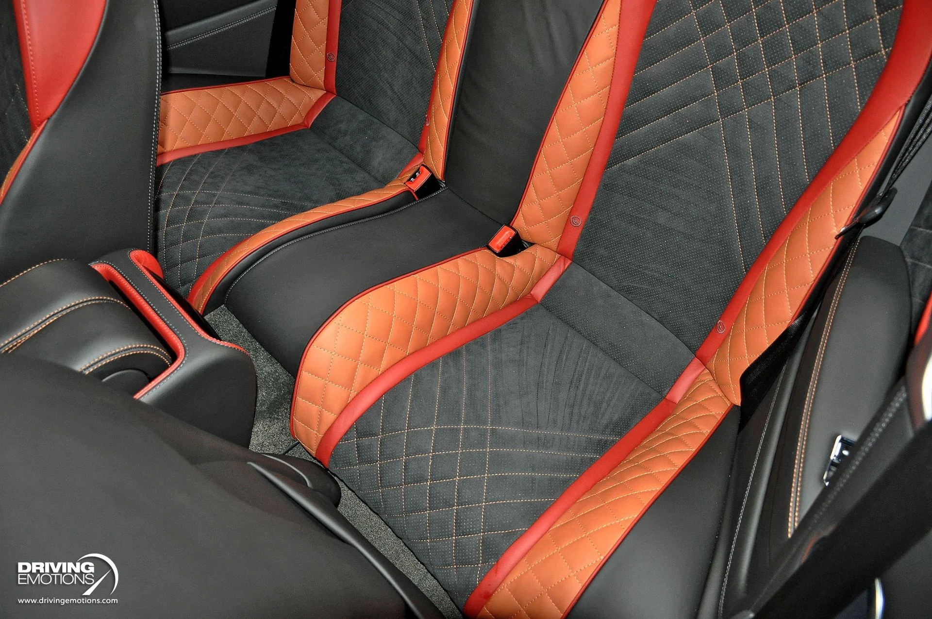 mph106_3743634846_891_p107_l_64771120a4