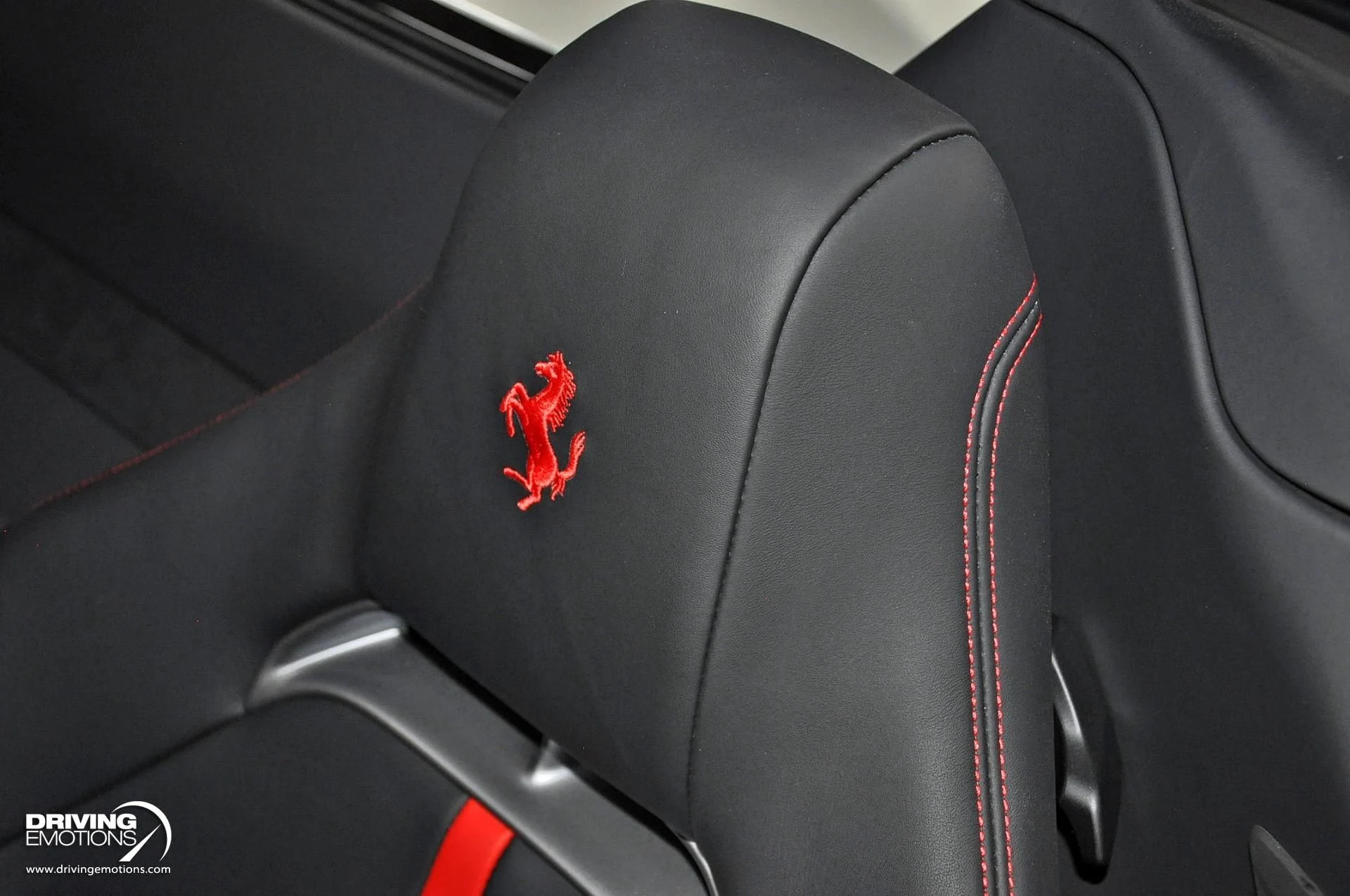 mph107_1008549225_859_p108_l_d18eead25d