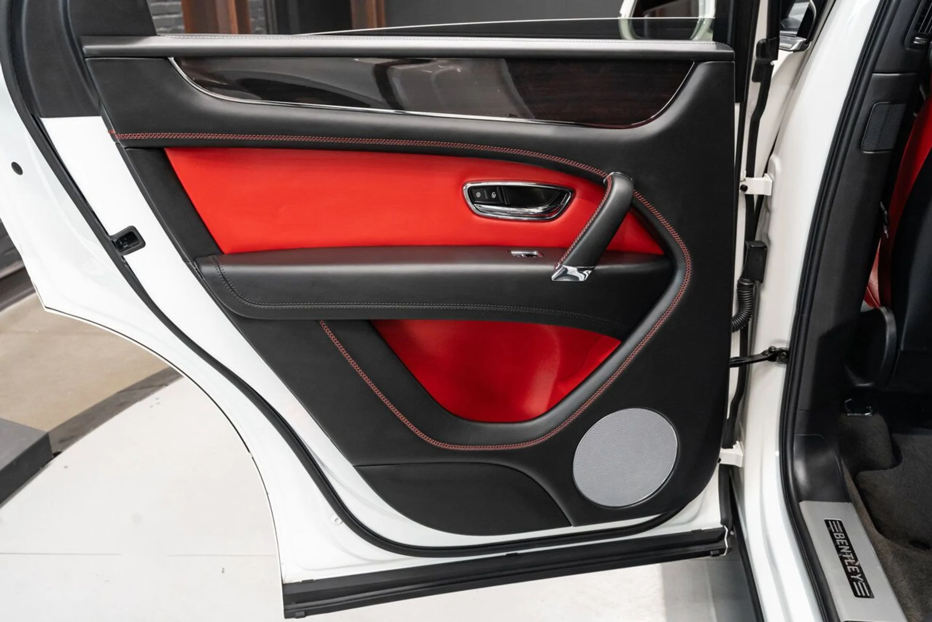 mph107_1280095002_bentley_bentayga_2019_1d97e82559