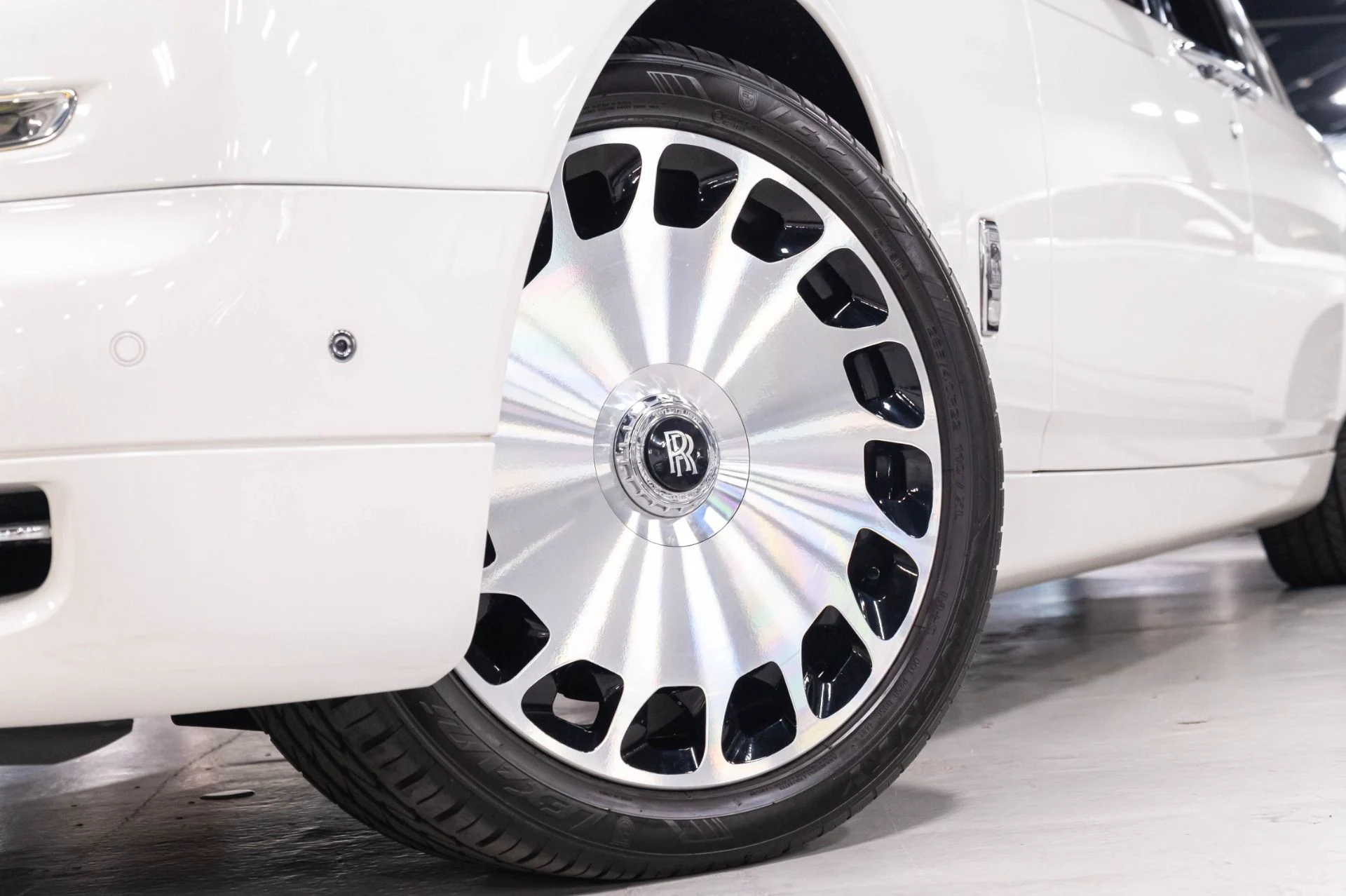 mph107_1391447467_Used_2013_Rolls_Royce_Phantom_1784226914_4ddeb93b6d