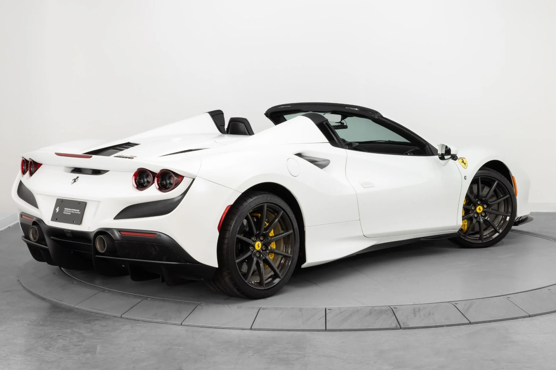mph107_179174069_Used_2022_Ferrari_F8_Spider_1789581635_a776170476