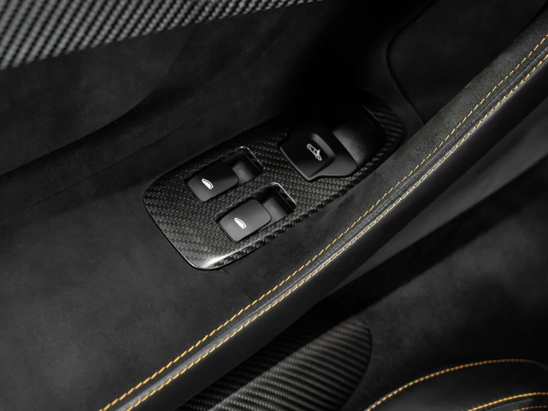 mph107_1983154866_mclaren_570s_2017_ba412ee5f6