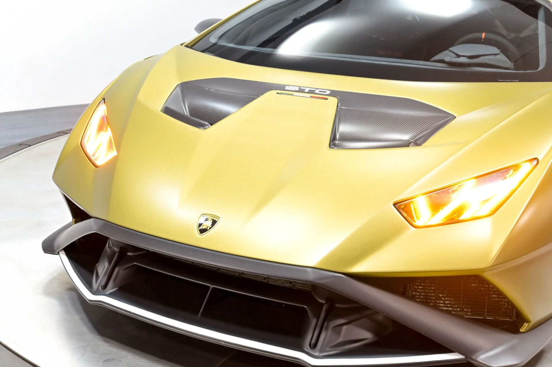 mph107_2395908078_Used_2023_Lamborghini_Huracan_STO_1782768591_6a67858aed