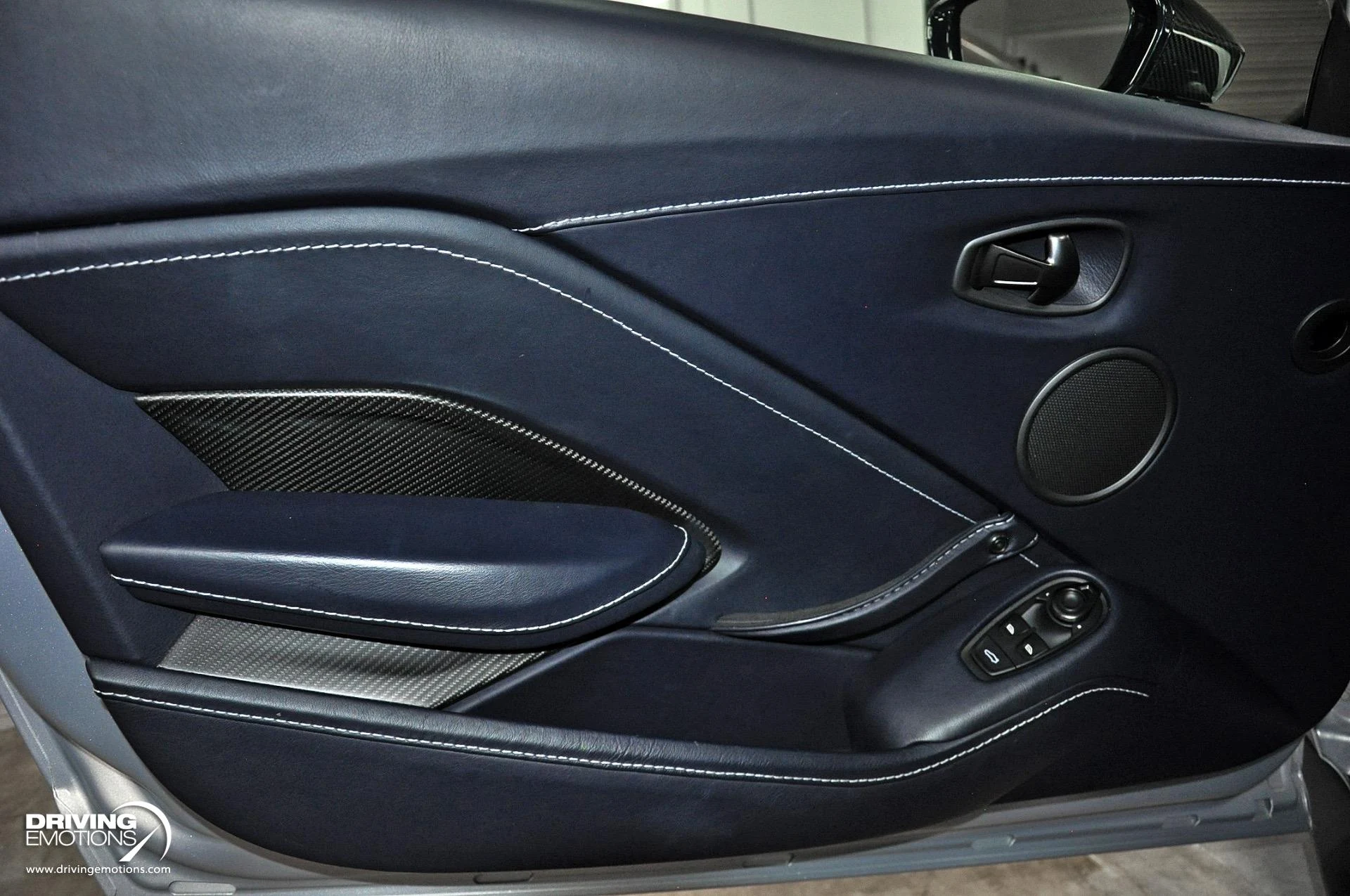 mph107_3828155327_880_p108_l_a75fec1ed9