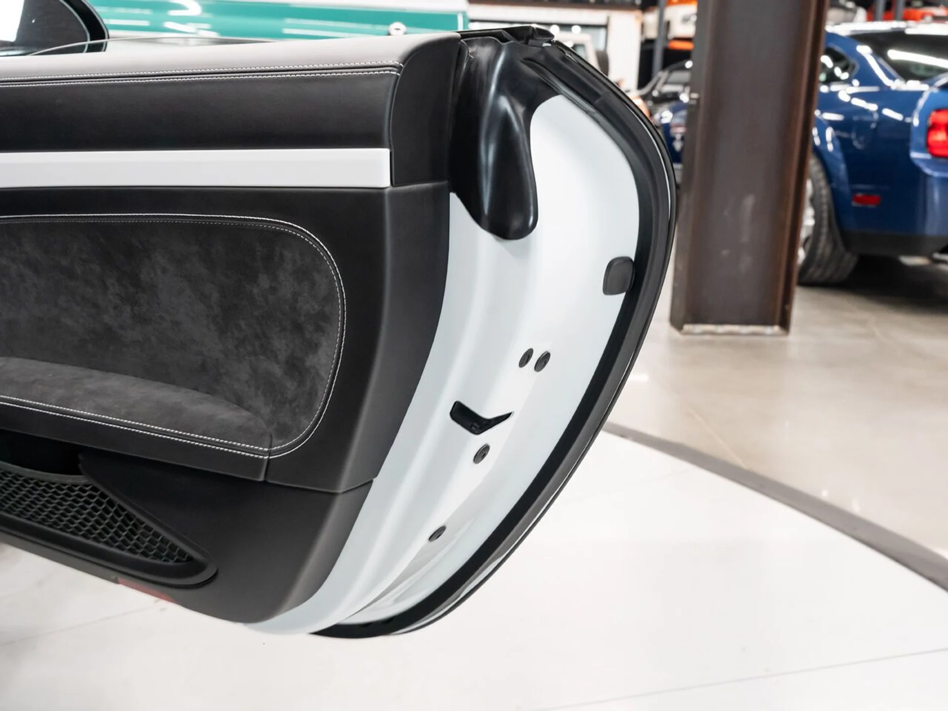 mph107_44688026_porsche_911_2019_eab08d249c