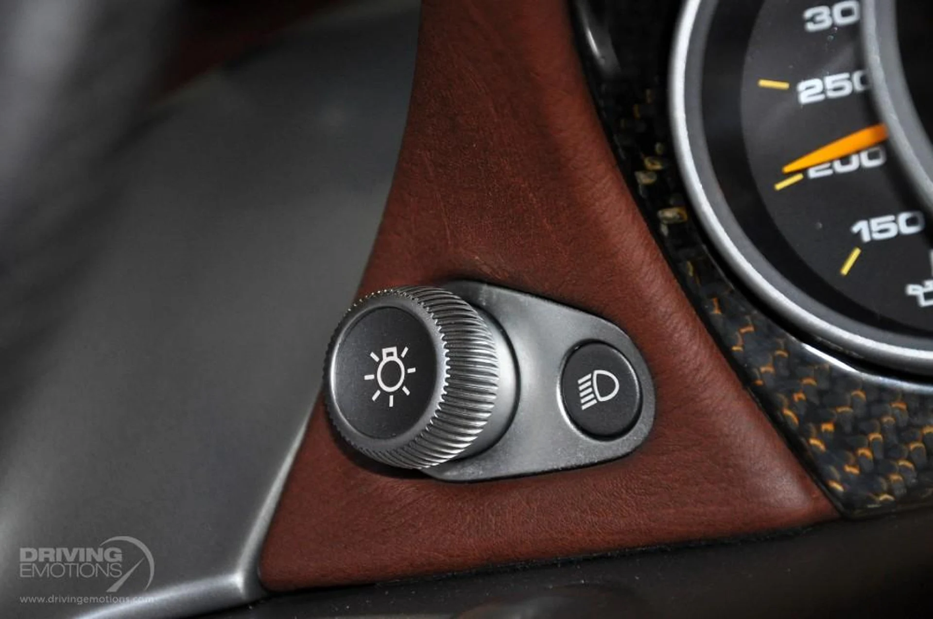 mph107_542507544_186_p108_l_db6b0f618a