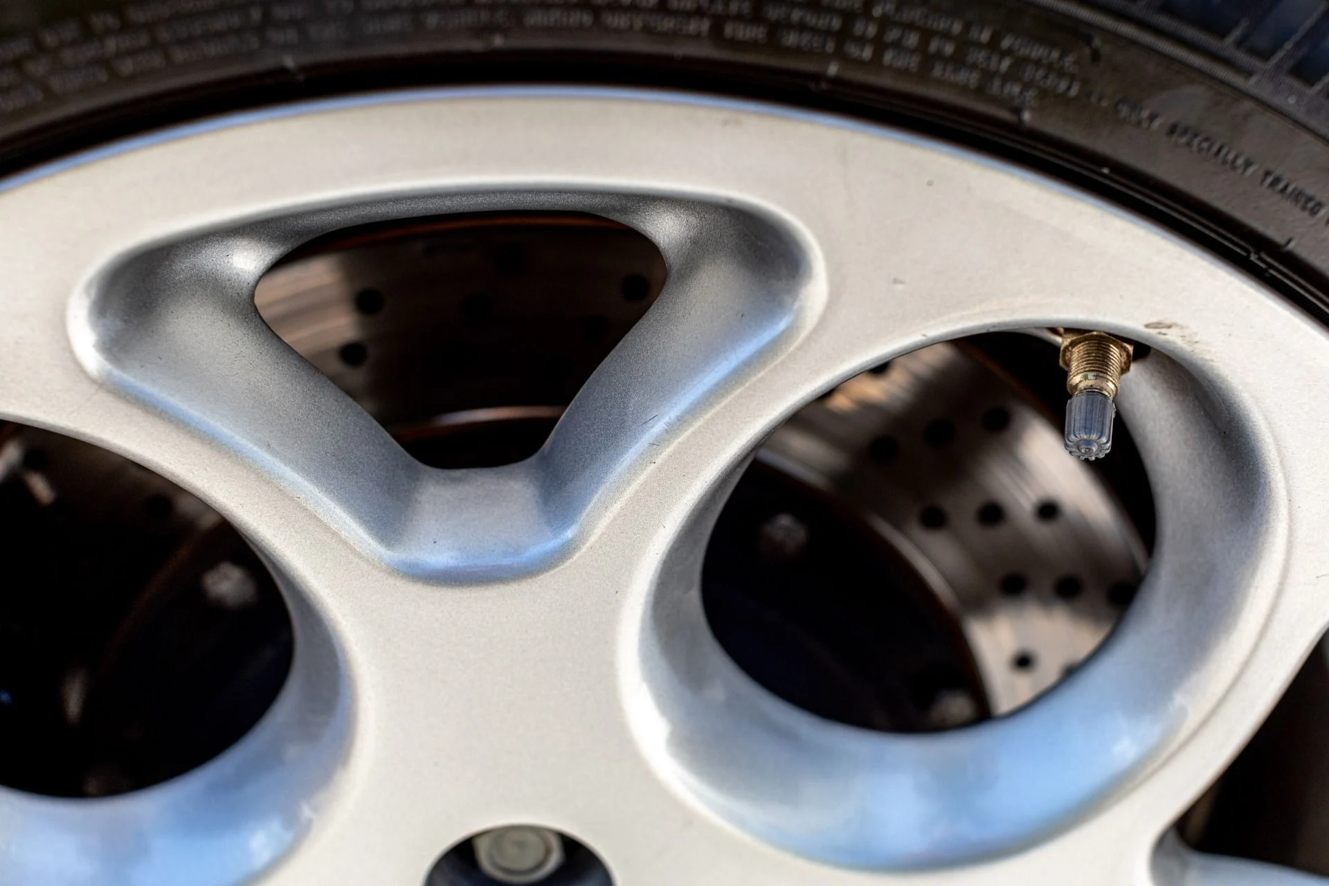 mph107_560565366_Used_2001_Lamborghini_Diablo_VT_IMMACULATE_CONDITION_W_EXTENSIVE_CARBON_19_K_SERVICE_PERFORMED_1659125289_f691eb583a