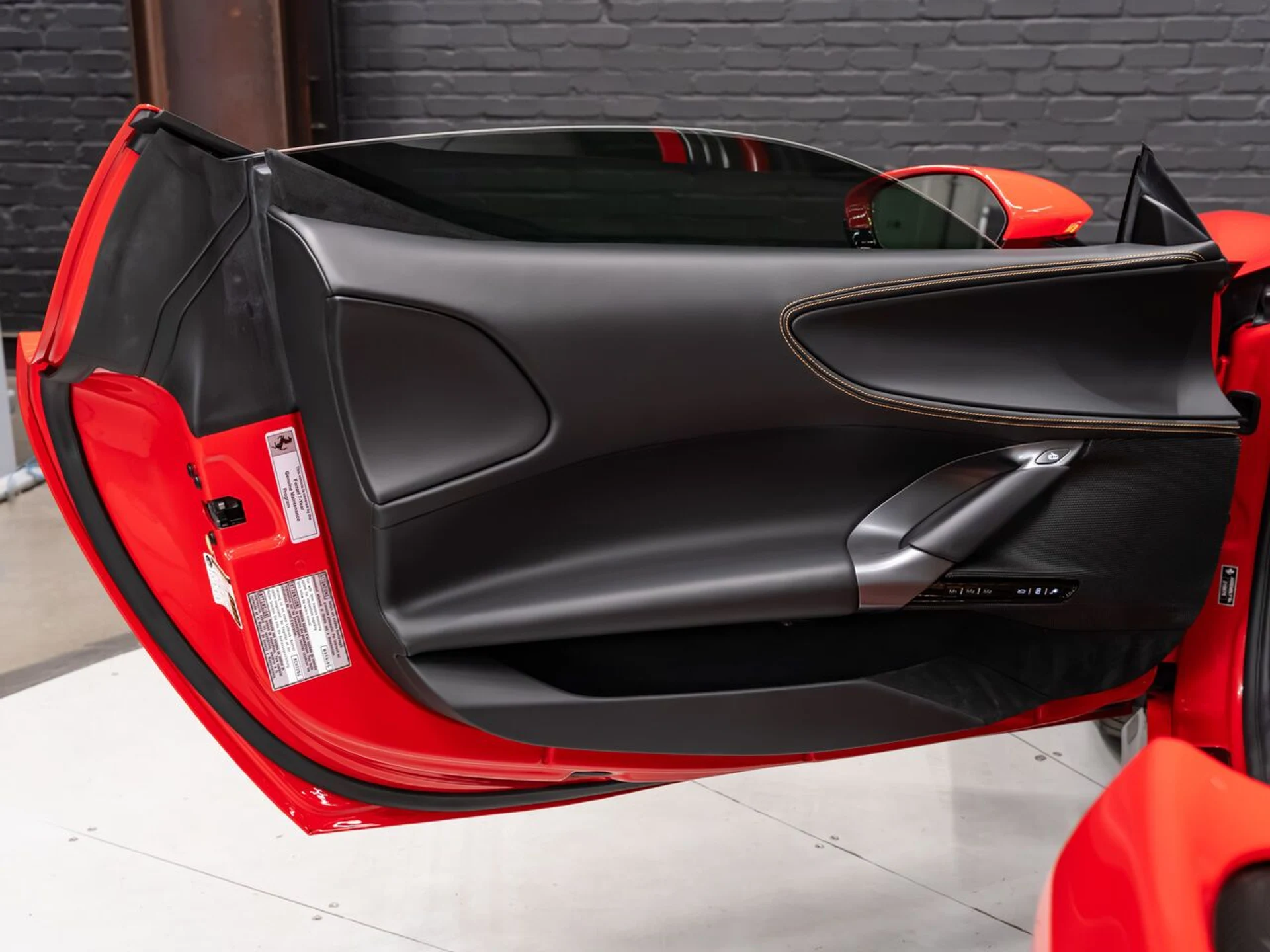 mph108_1001404922_ferrari_sf90_stradale_2023_42f94577c6