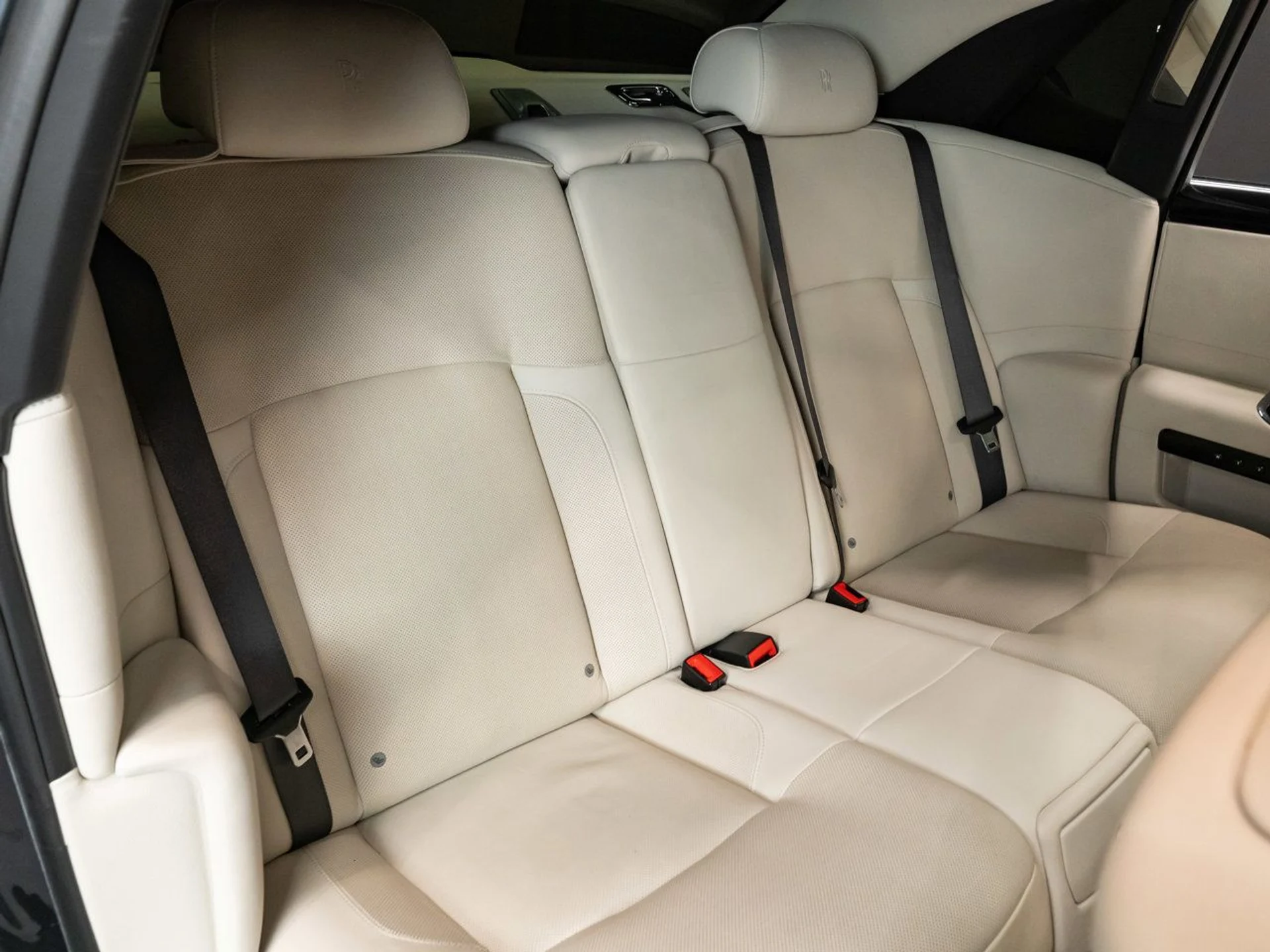 mph108_1676638427_rolls_royce_ghost_2012_460d534908