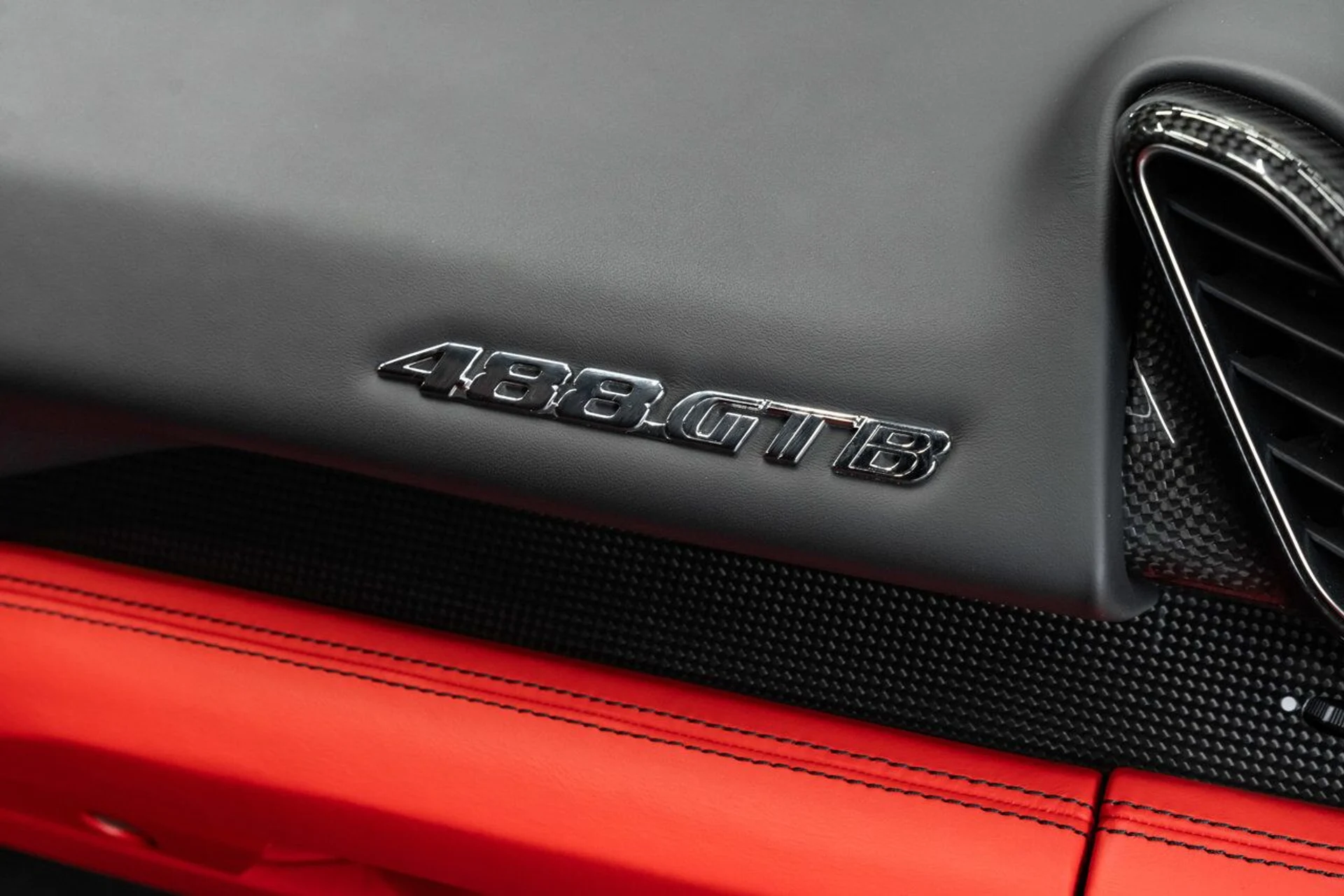 mph108_1676661737_ferrari_488_gtb_2018_b5bfa03d52