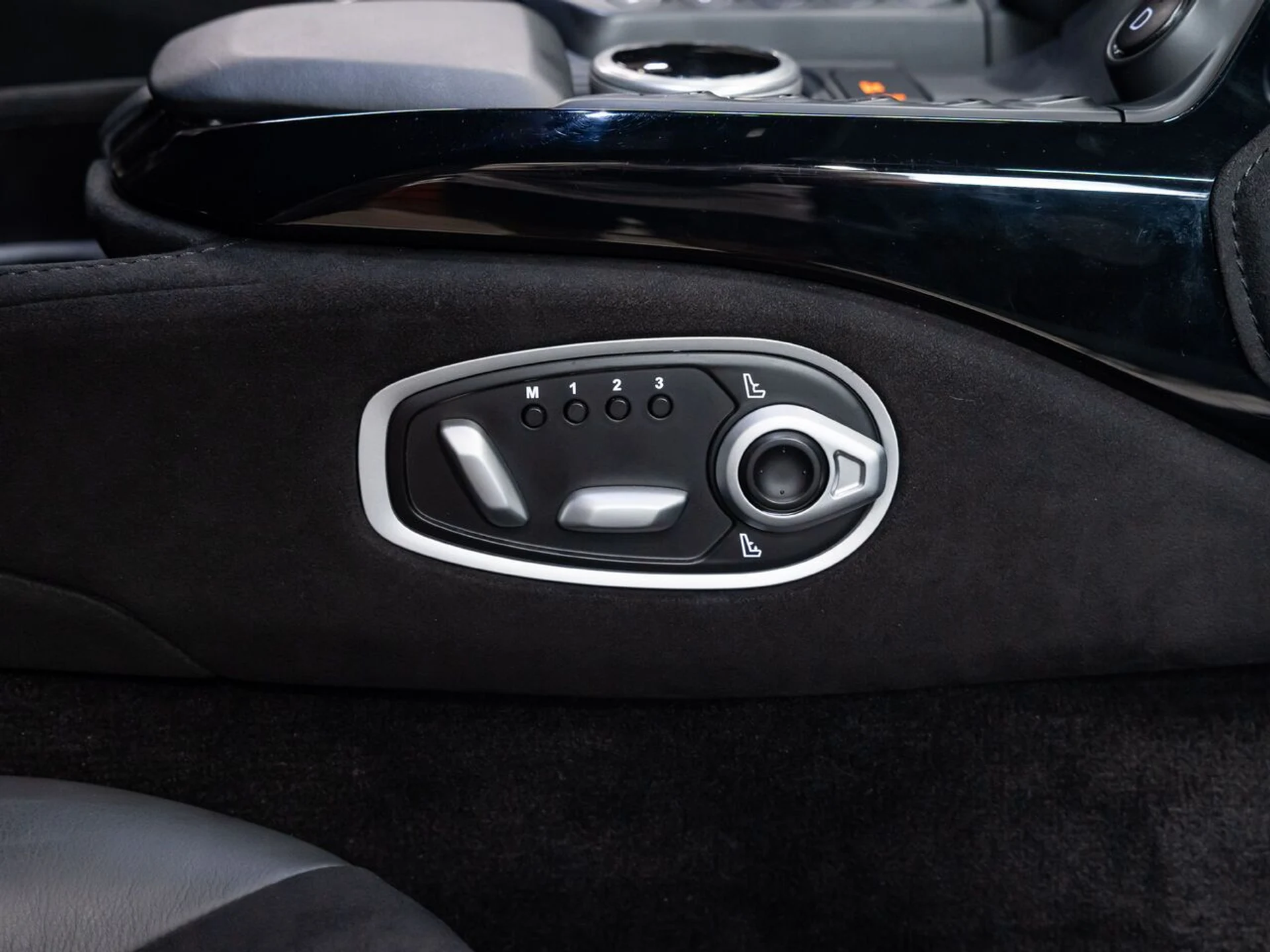 mph108_1712856424_aston_martin_vantage_2020_3f2cee810f