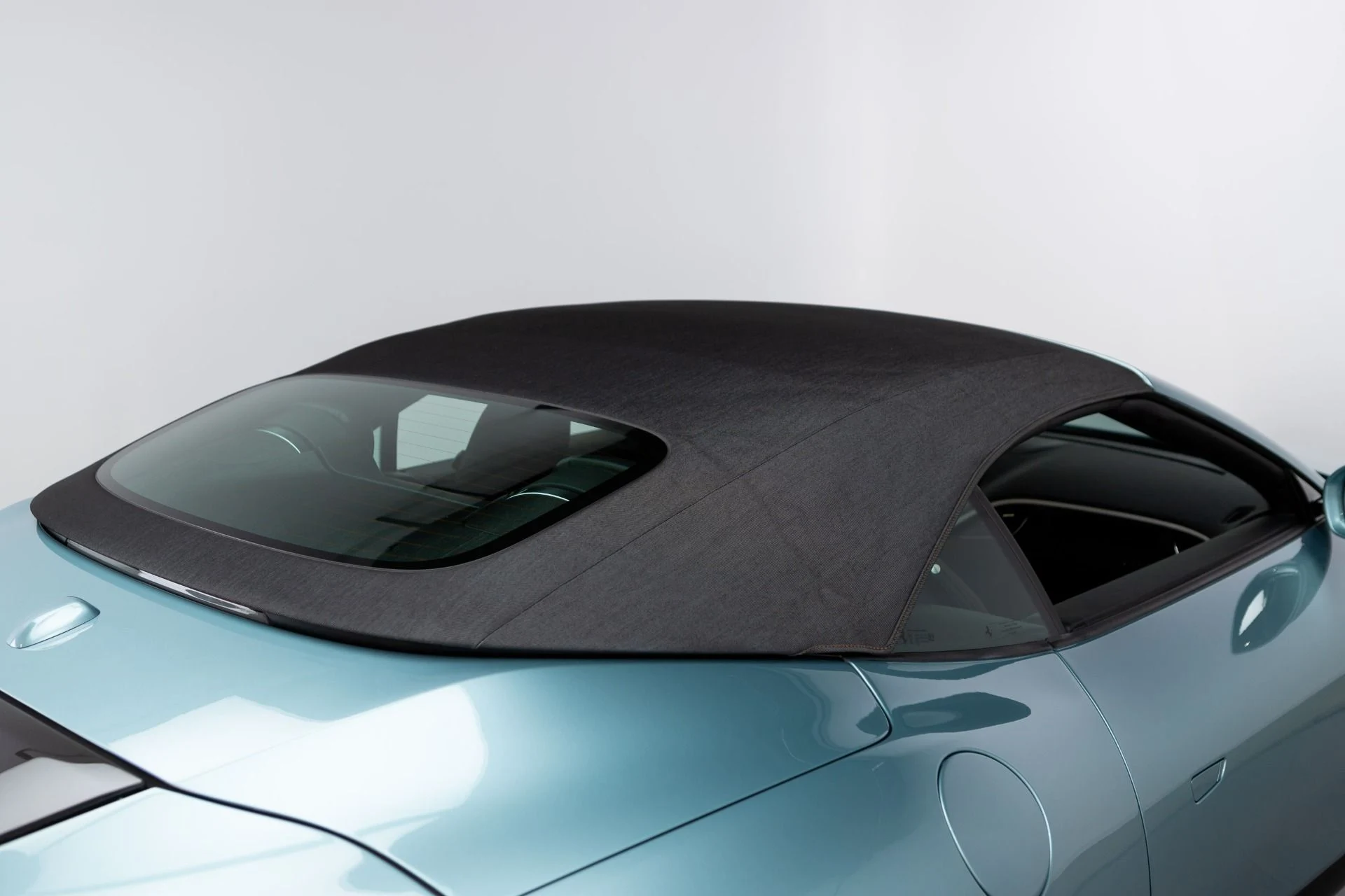 mph108_1788021979_Used_2024_Ferrari_Roma_Spider_1772564238_d2be33ed3b