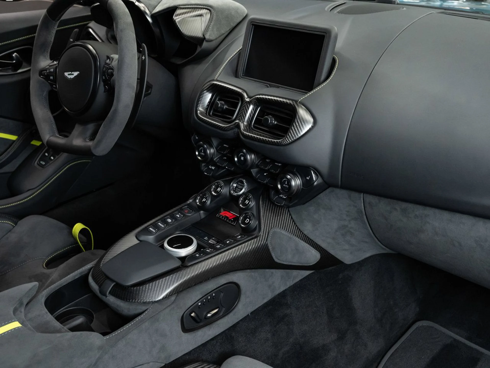 mph108_1919225524_aston_martin_vantage_2023_d4bcb55d44