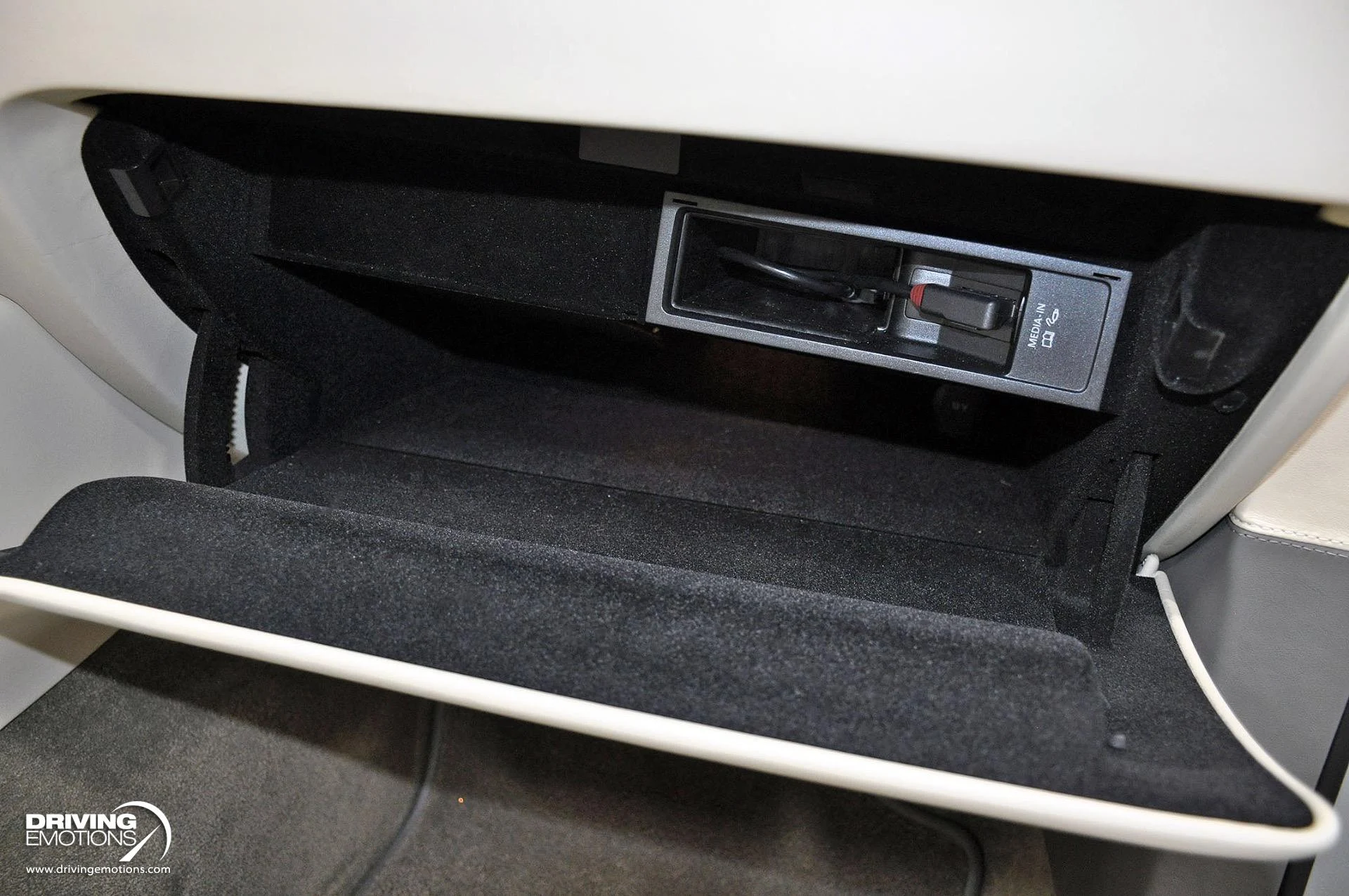 mph108_2426957242_886_p109_l_484d8245db