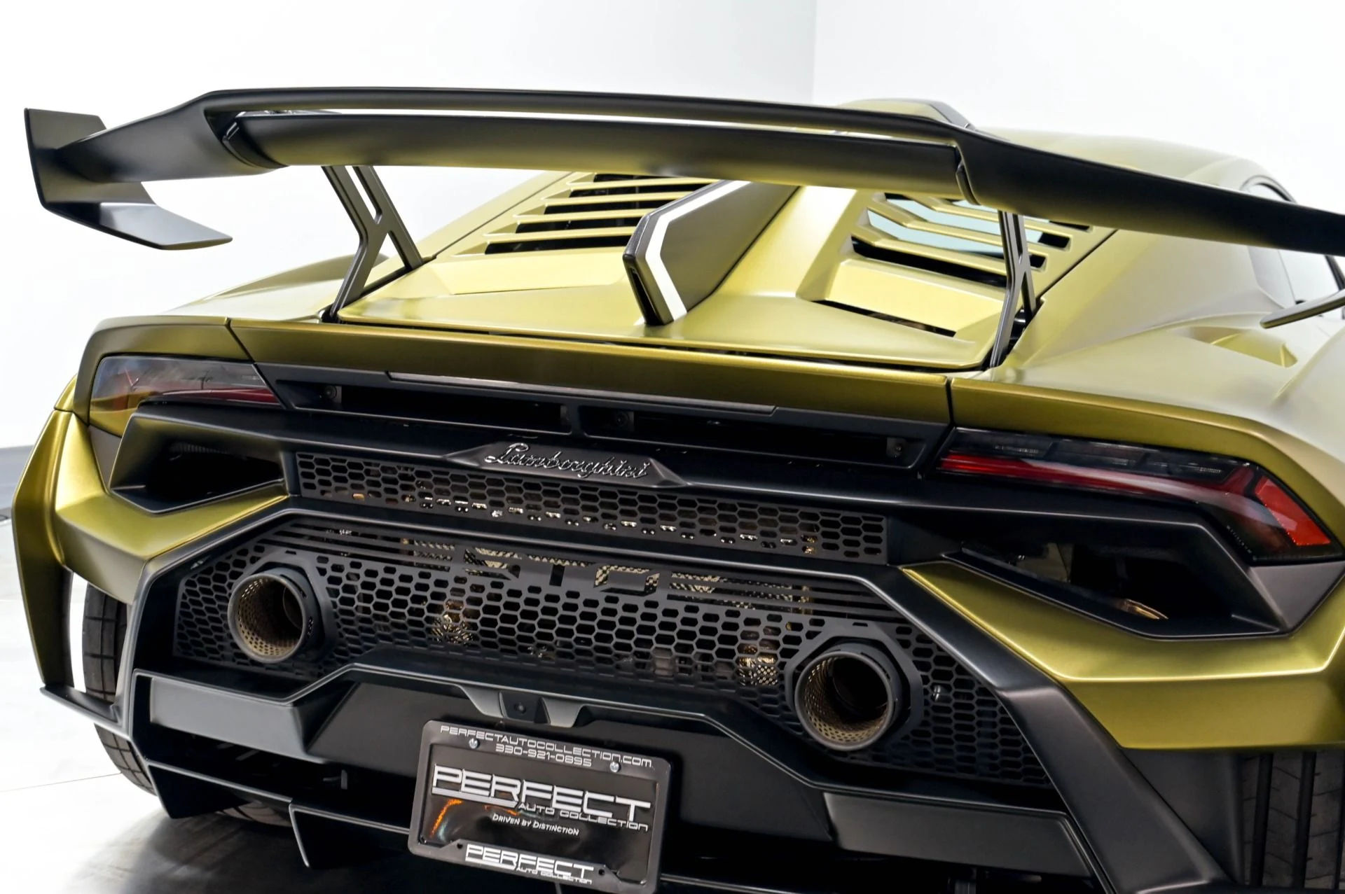 mph108_2481337614_Used_2023_Lamborghini_Huracan_STO_1782768591_6c04a0d3e4