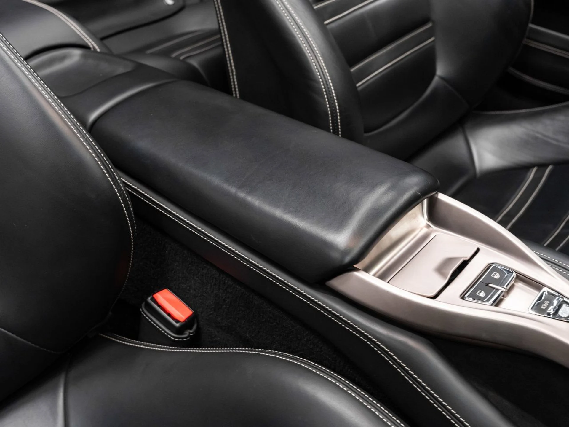 mph108_364081643_ferrari_california_2011_fb956f7533