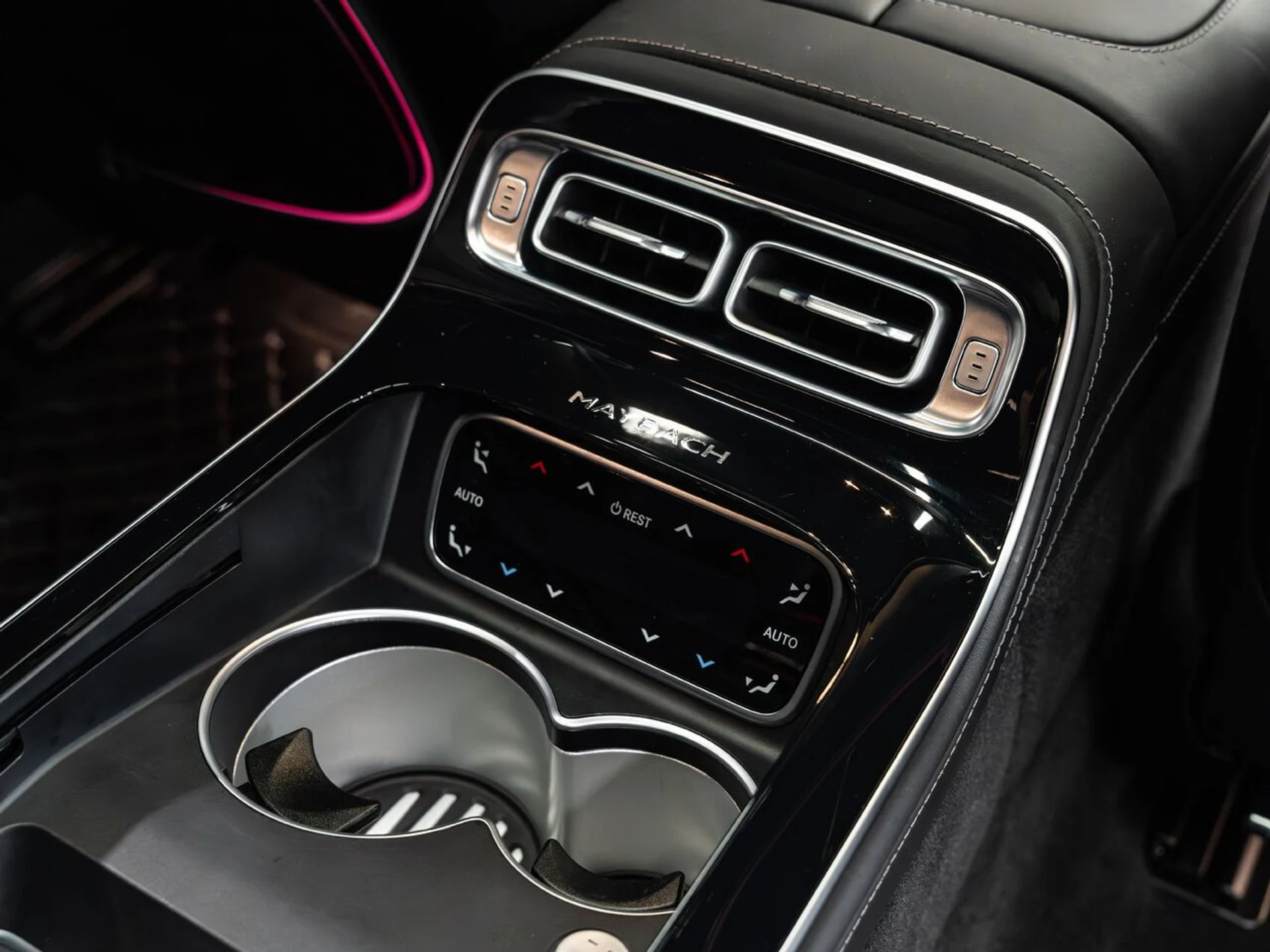 mph109_1073384481_mercedes_benz_s_class_2023_aa9be0e9d8