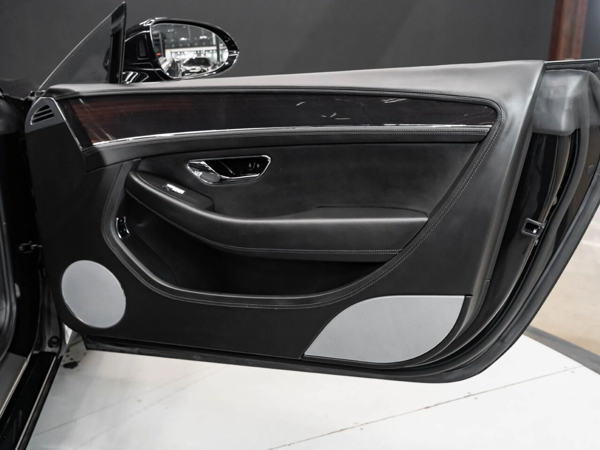 mph109_1395535119_bentley_continental_2022_6defb29378