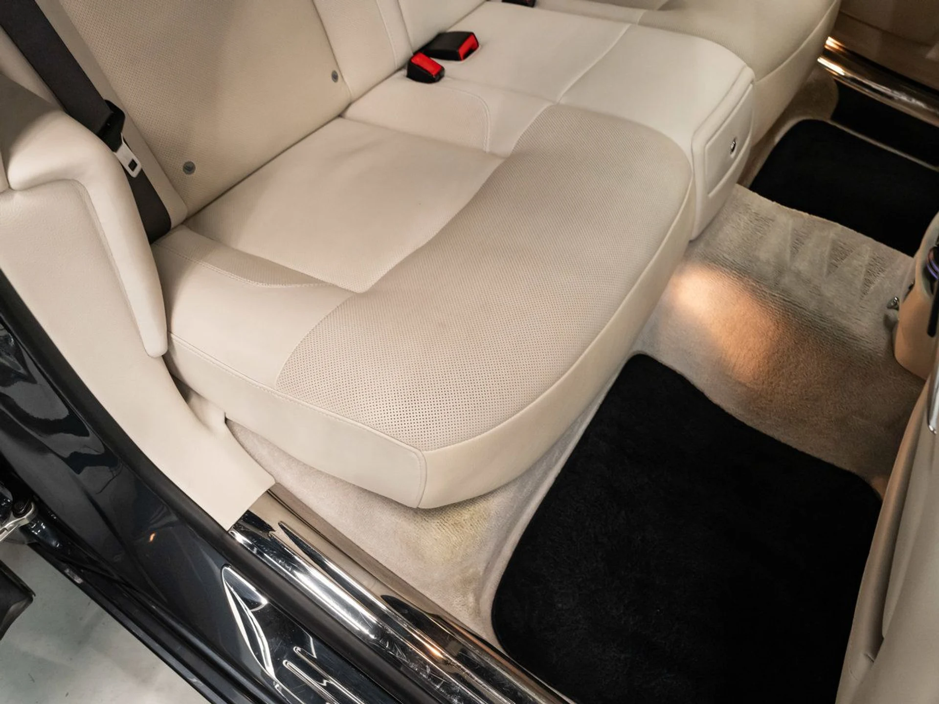 mph109_2033807079_rolls_royce_ghost_2012_512e4f1514