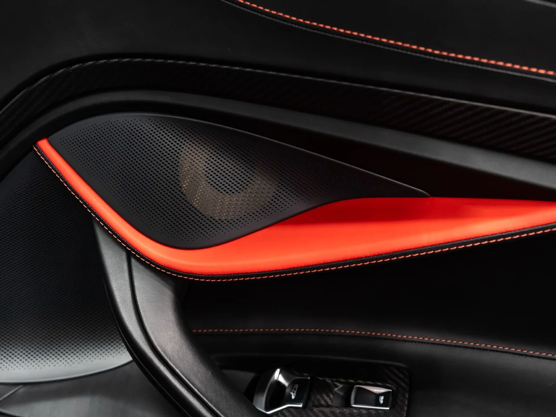 mph109_25330438_mclaren_720s_2019_f798bb09f1