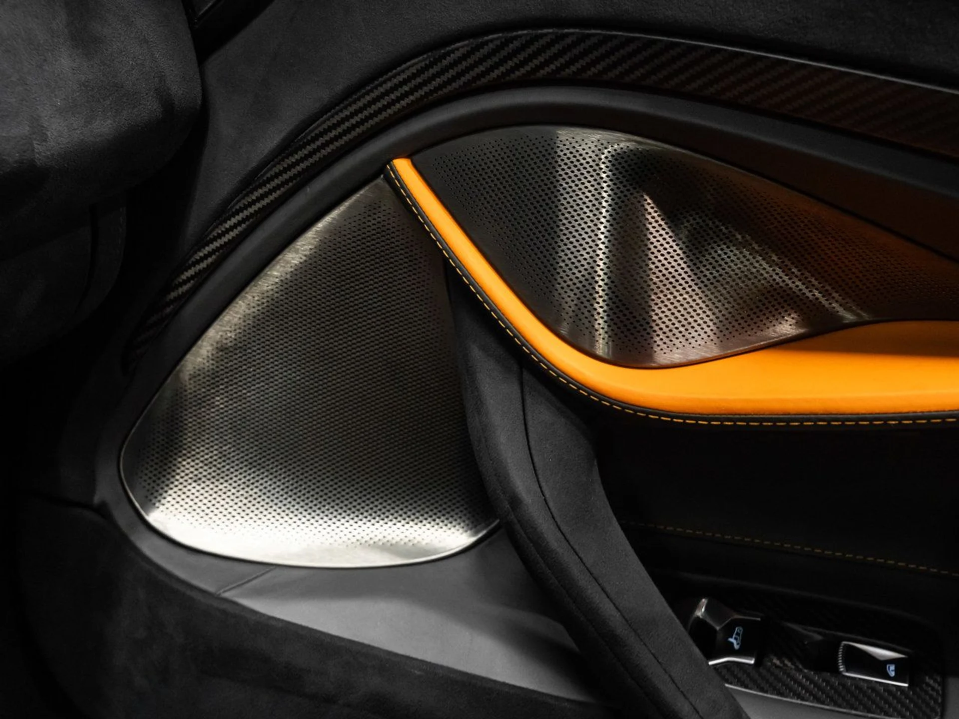 mph109_3087888783_mclaren_720s_2018_55b6f8e4e1