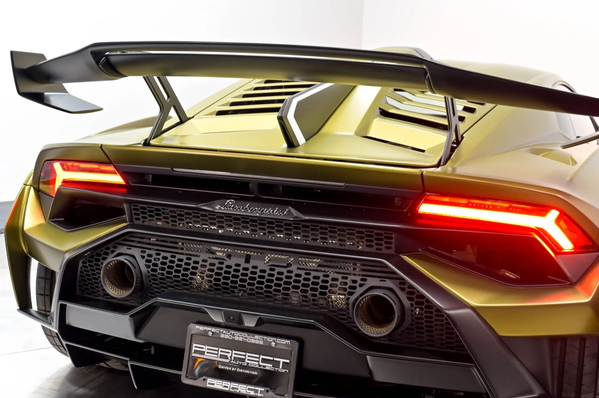 mph109_3558267547_Used_2023_Lamborghini_Huracan_STO_1782768591_8cf159e9e4
