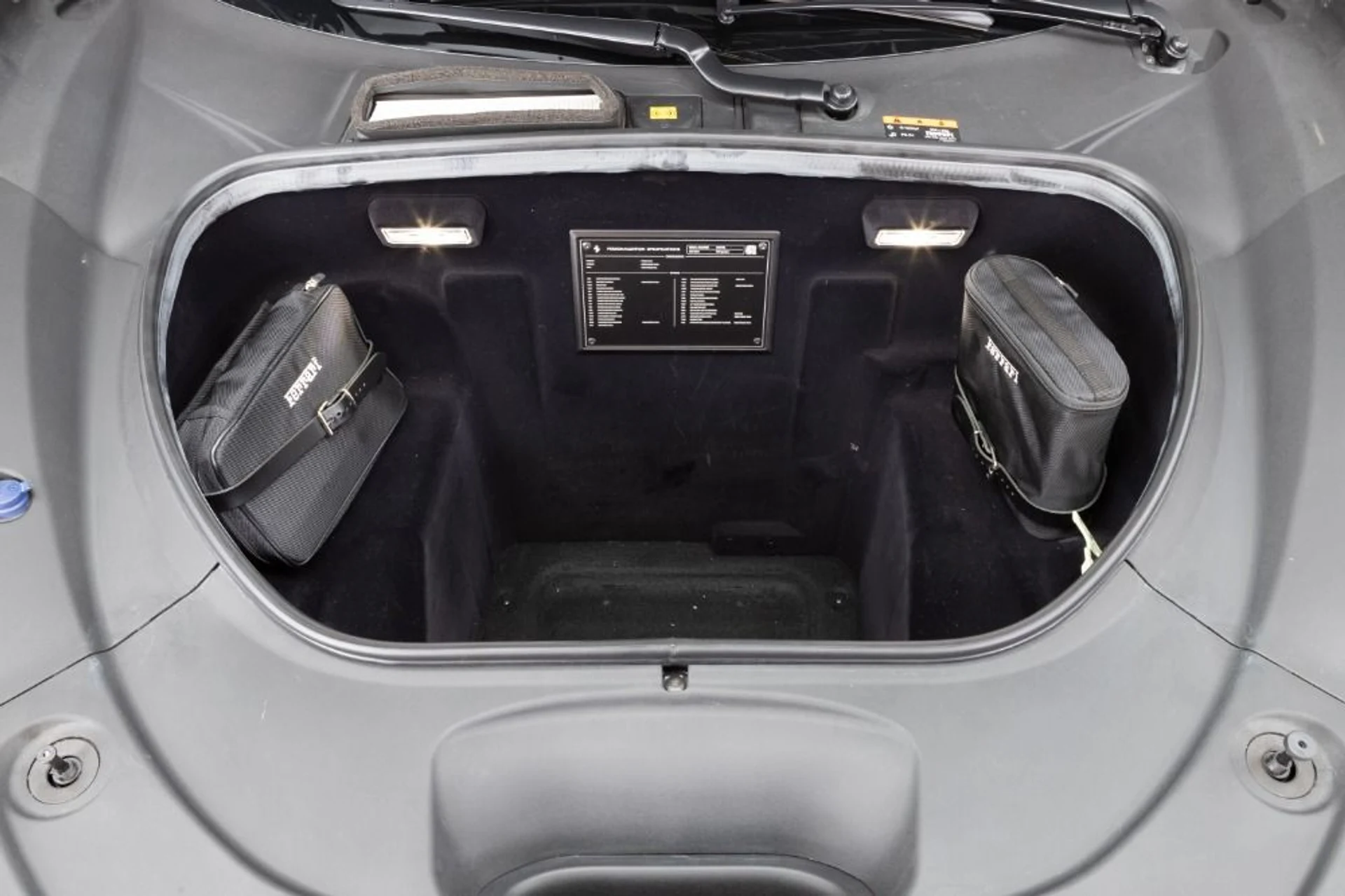 mph109_3892354945_Used_2021_Ferrari_F8_Spider_5c596964c9