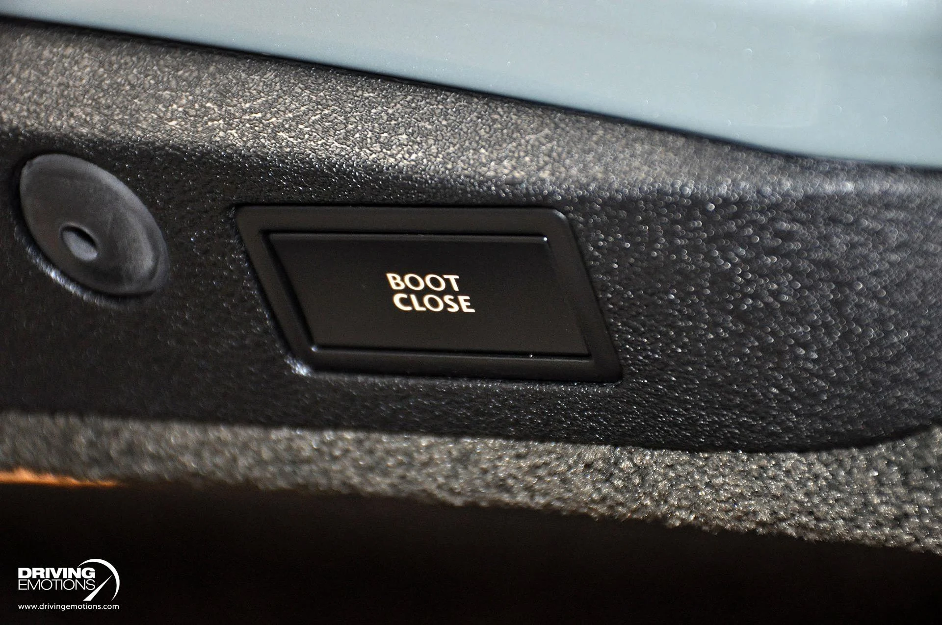 mph110_377829494_886_p111_l_3565609b91