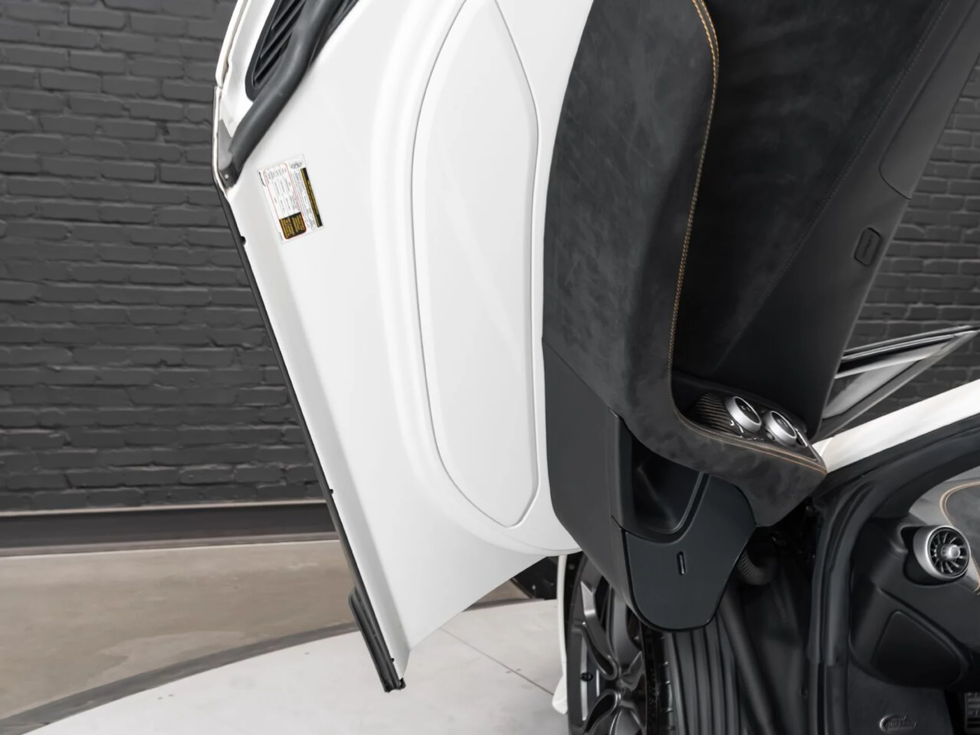 mph110_505949155_mclaren_mp4_12c_2012_e6b60ec072
