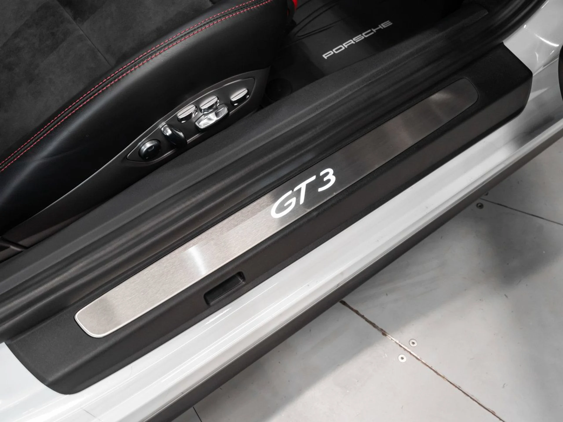 mph111_1729984913_porsche_911_2015_79cb2c69d6