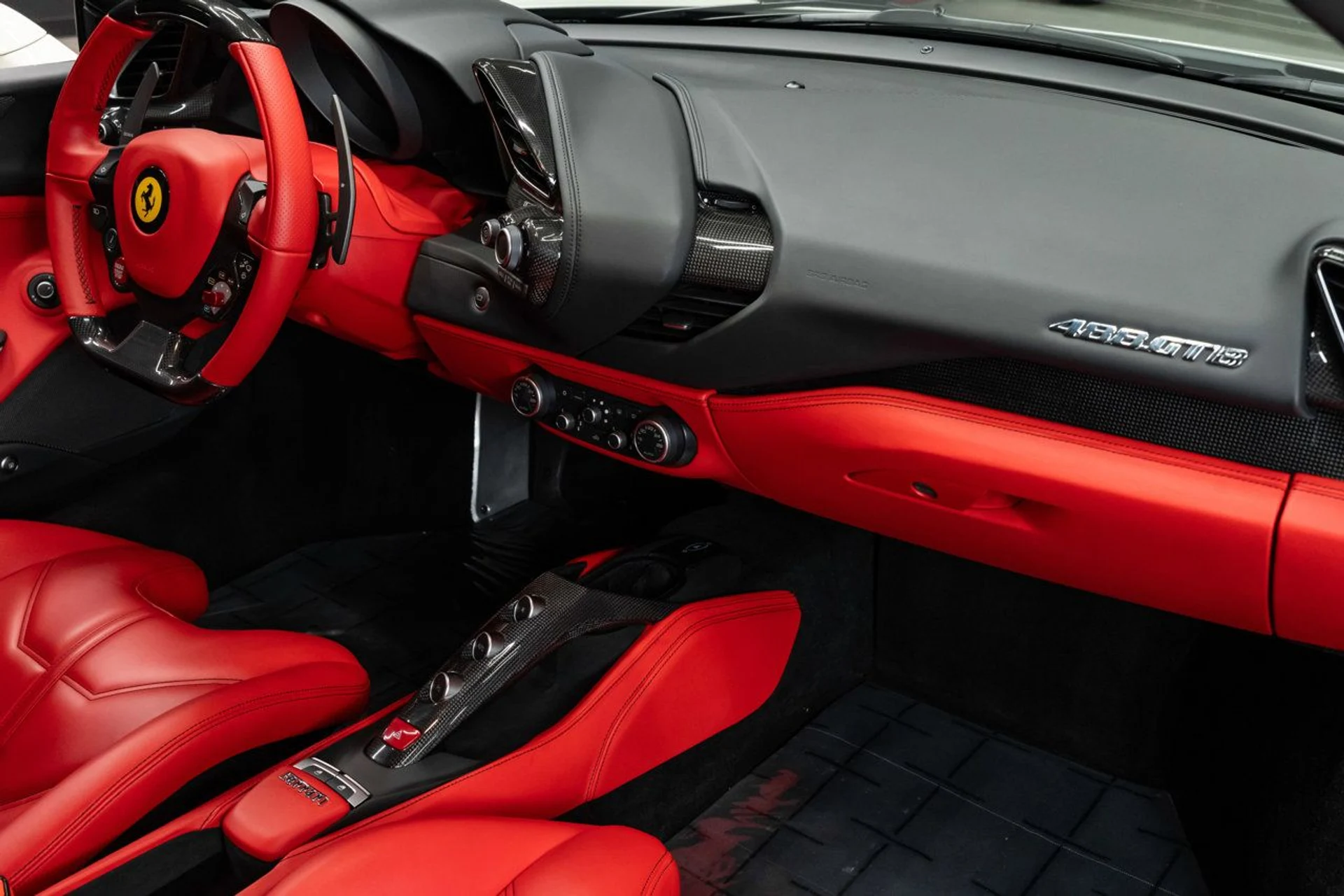 mph111_1735716337_ferrari_488_gtb_2018_f97efdda46