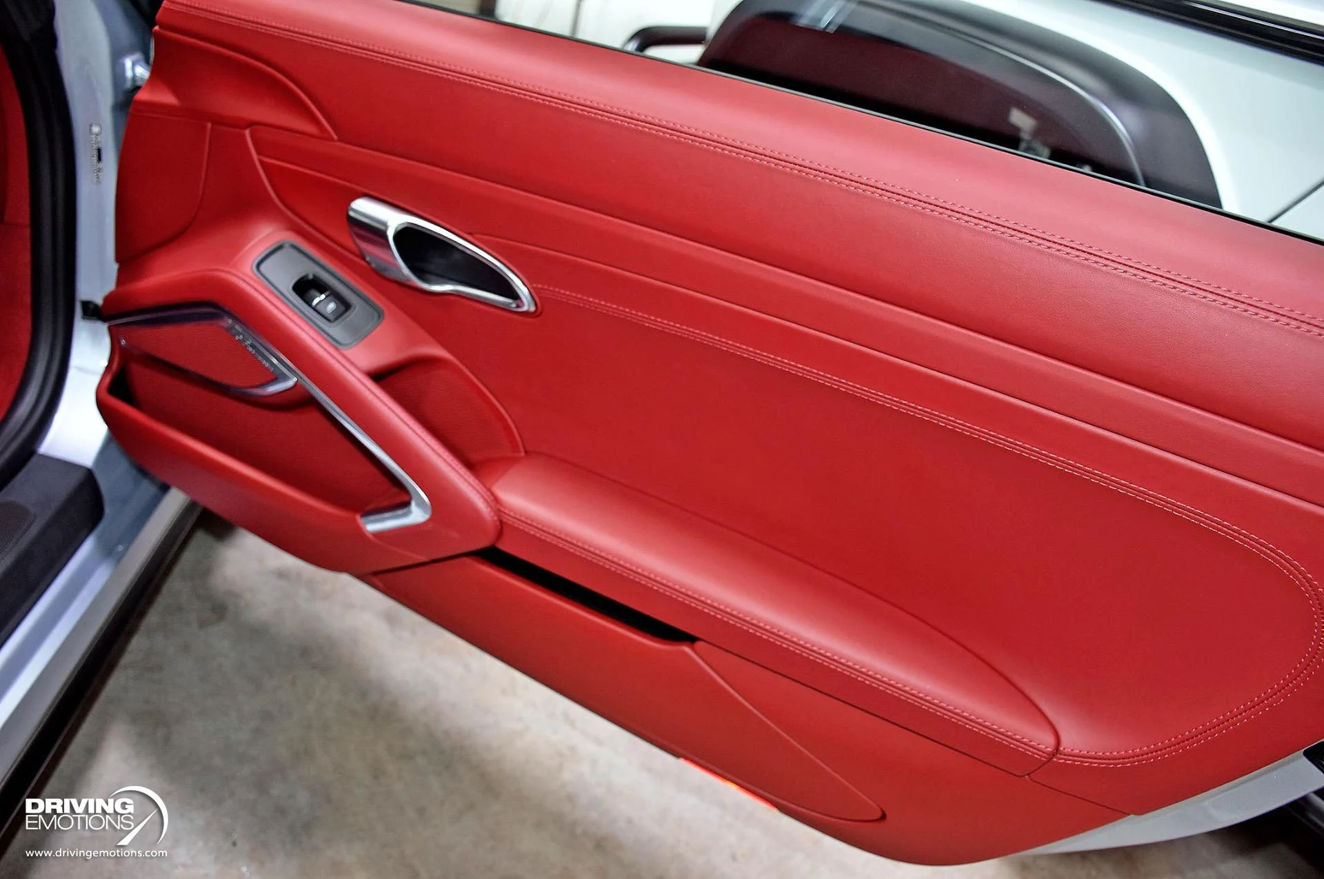 mph111_2129200219_866_p112_l_4af443c352