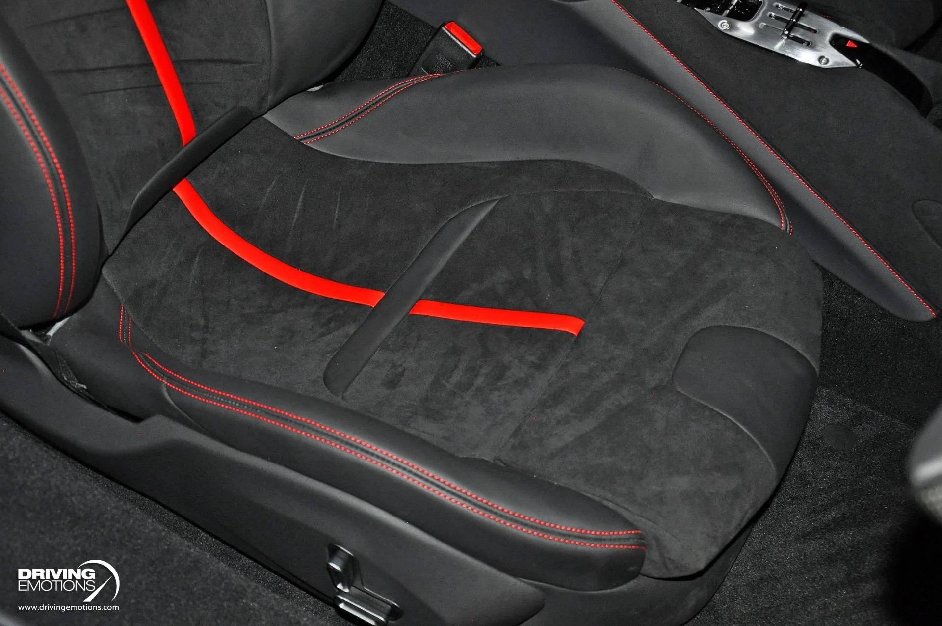 mph111_2358768383_859_p112_l_09f3f543fb