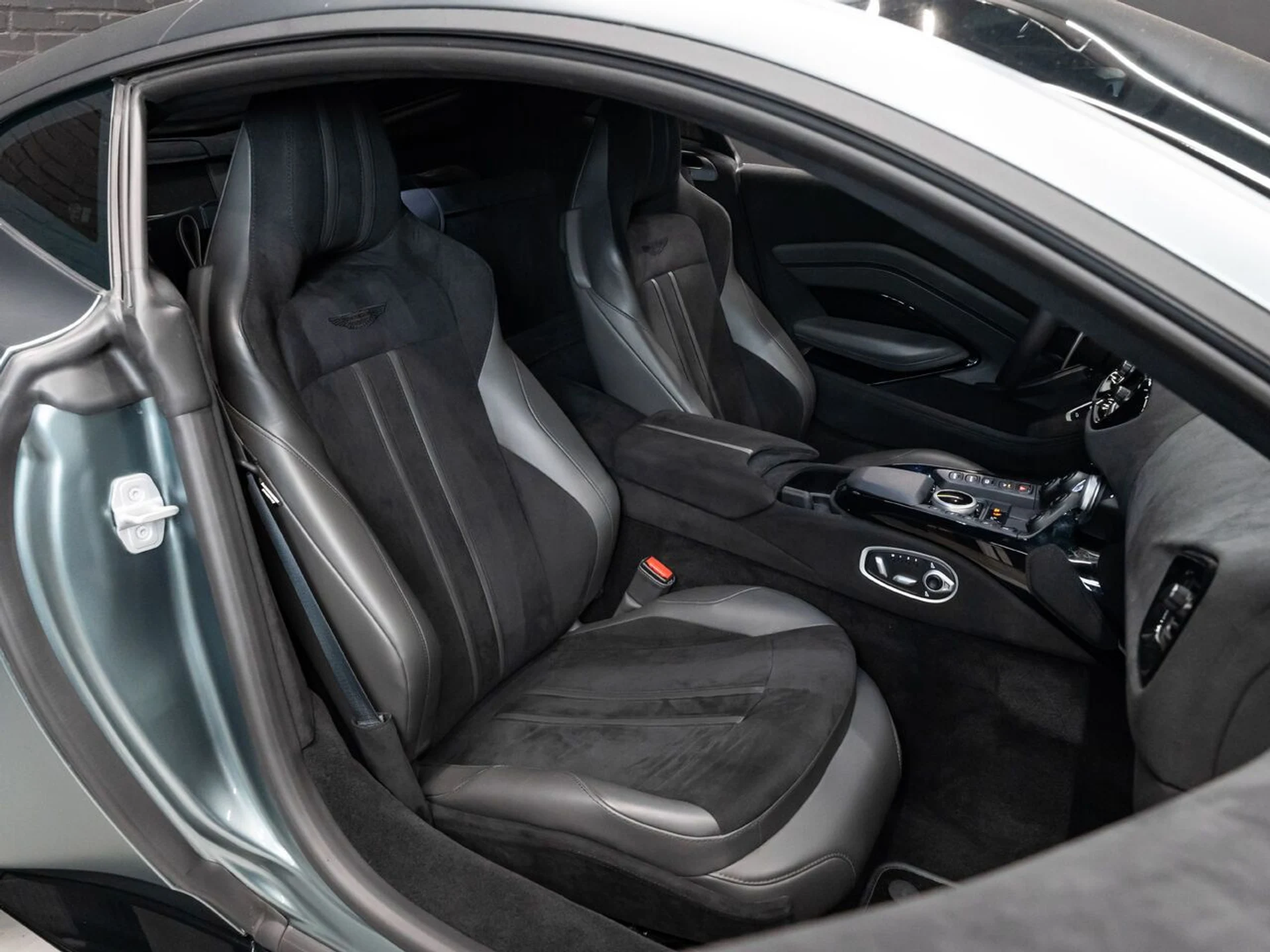 mph111_2889952923_aston_martin_vantage_2020_b148db069f