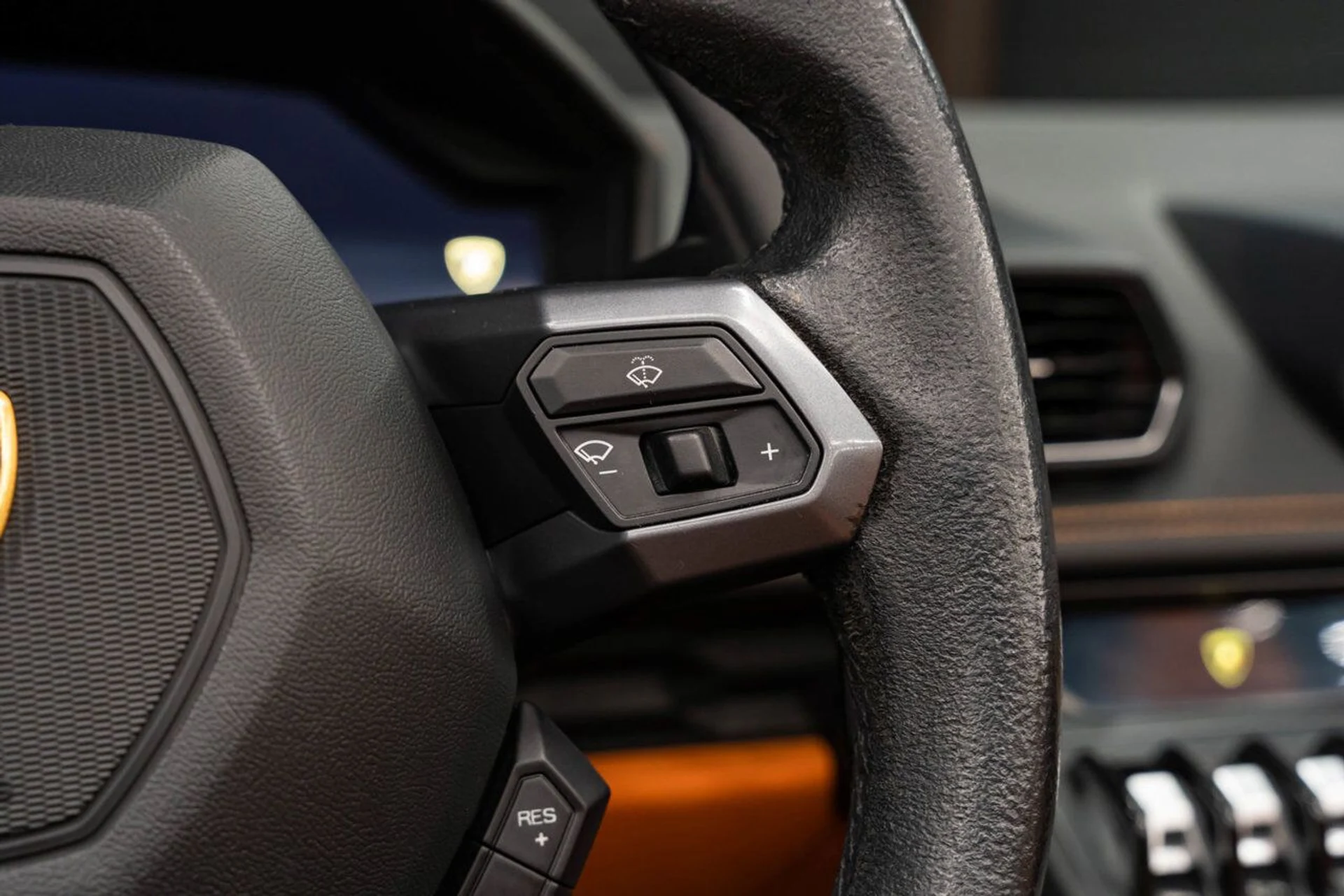 mph111_3408062948_lamborghini_huracan_2016_1fd3169b33