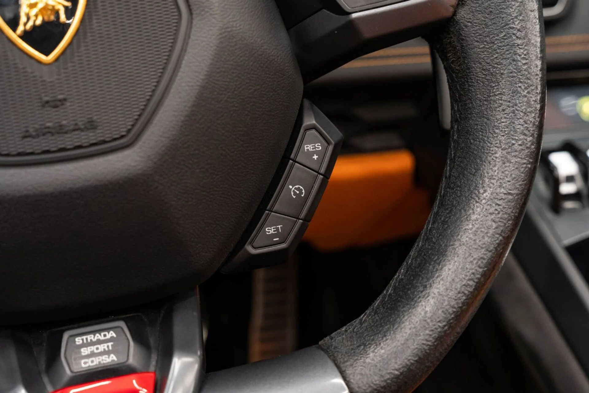 mph111_613871812_lamborghini_huracan_2016_877b4e9e5a