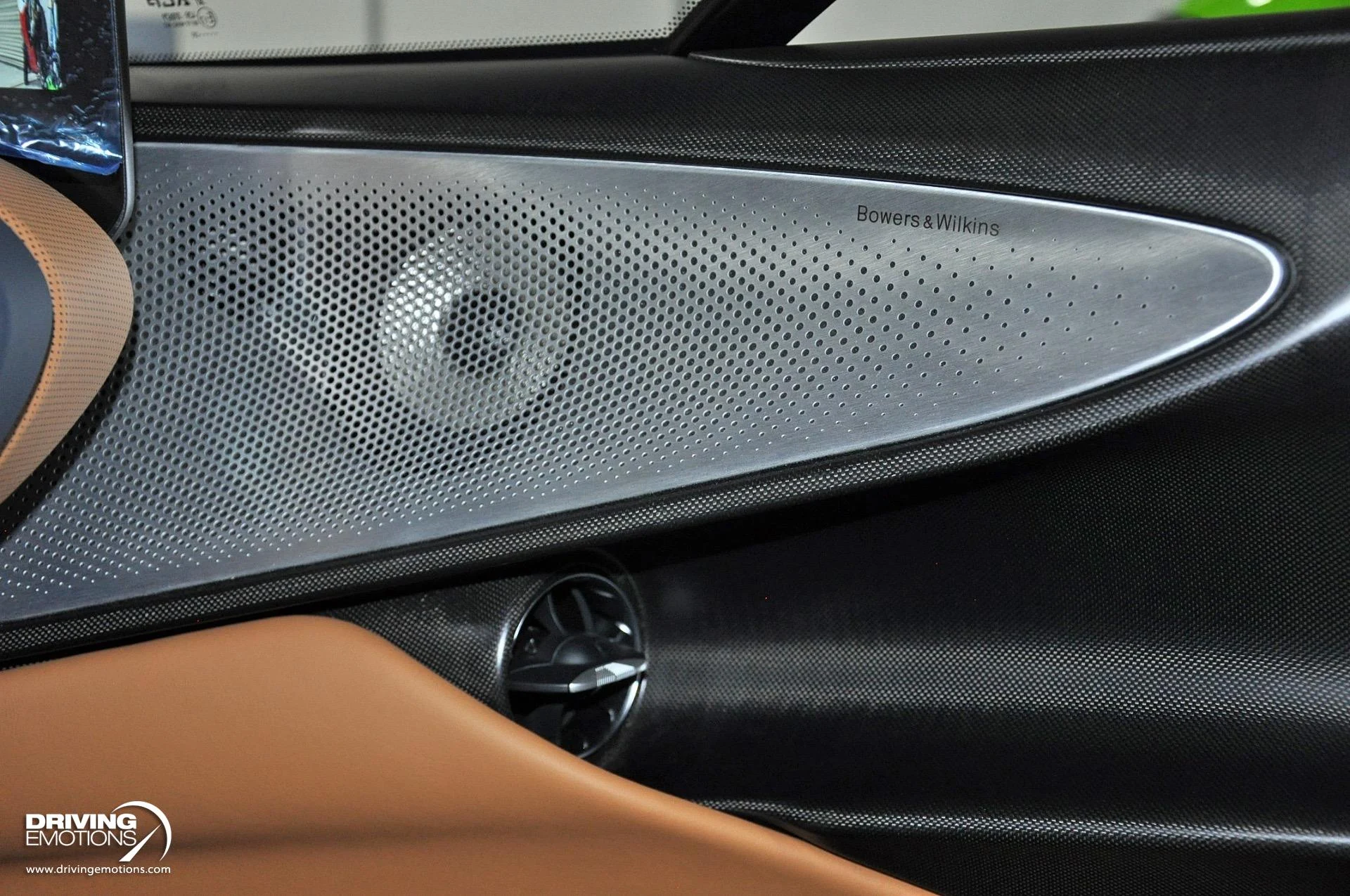 mph111_983688557_821_p112_l_45f9f46a79