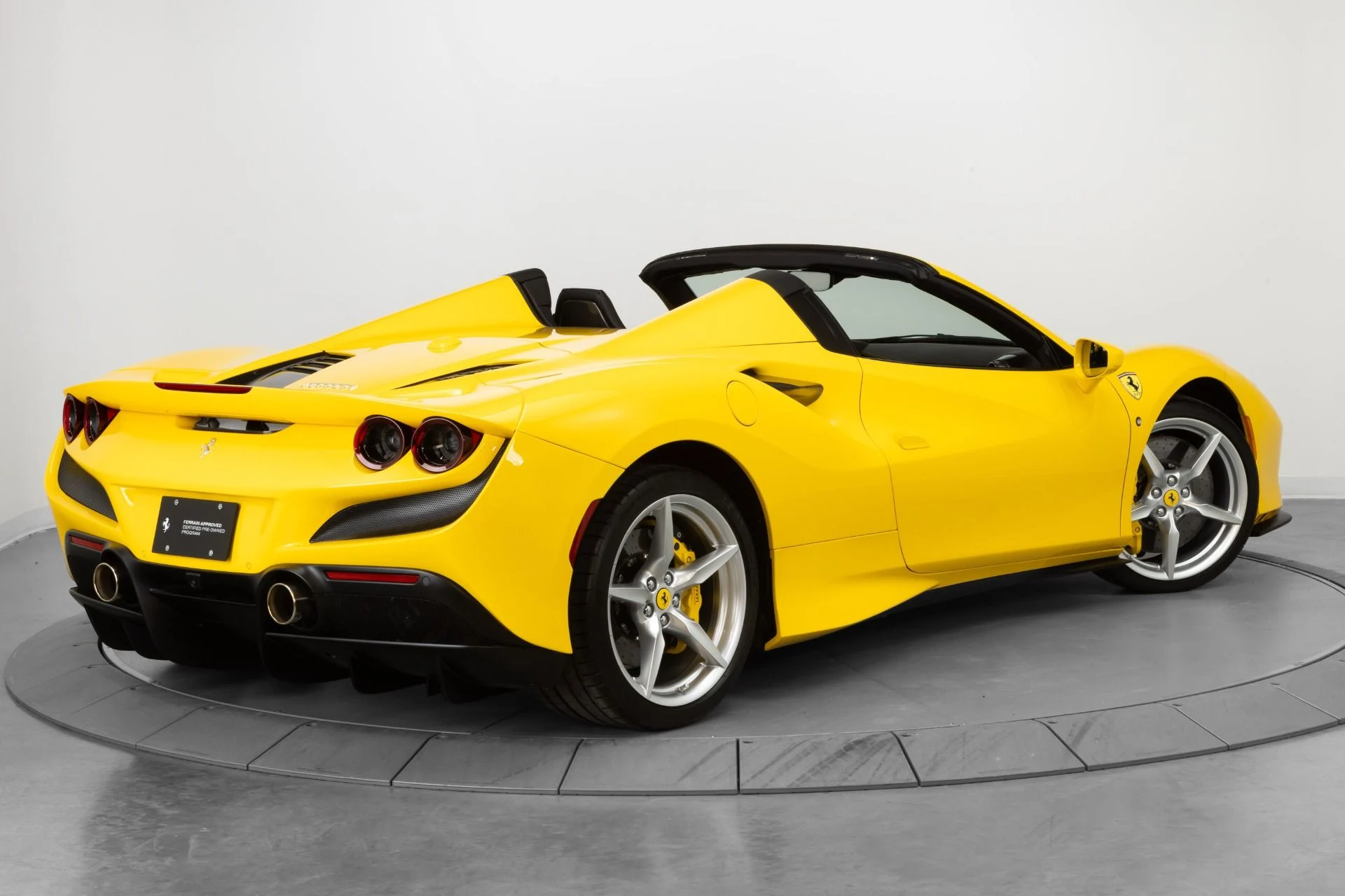 mph113_1060929112_Used_2021_Ferrari_F8_Spider_1778270114_cbd0ec1162