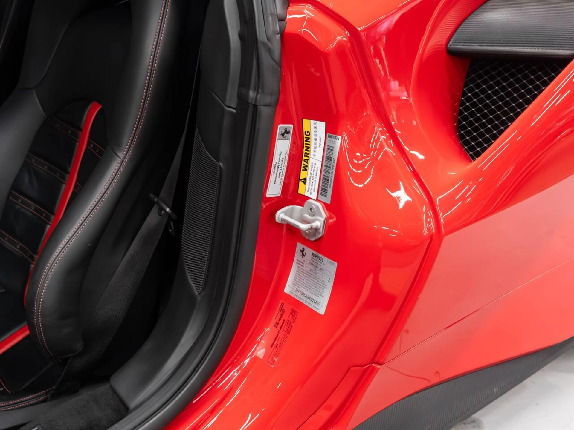 mph113_2045382932_ferrari_488_gtb_2017_dc5e9ebb1b