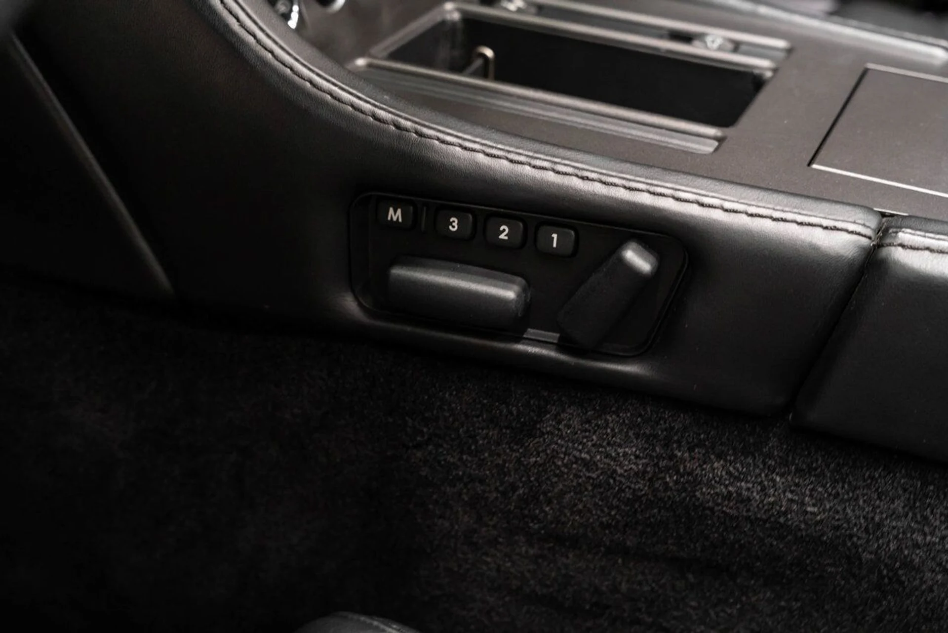 mph113_3094142289_aston_martin_vantage_2008_3695e31d87