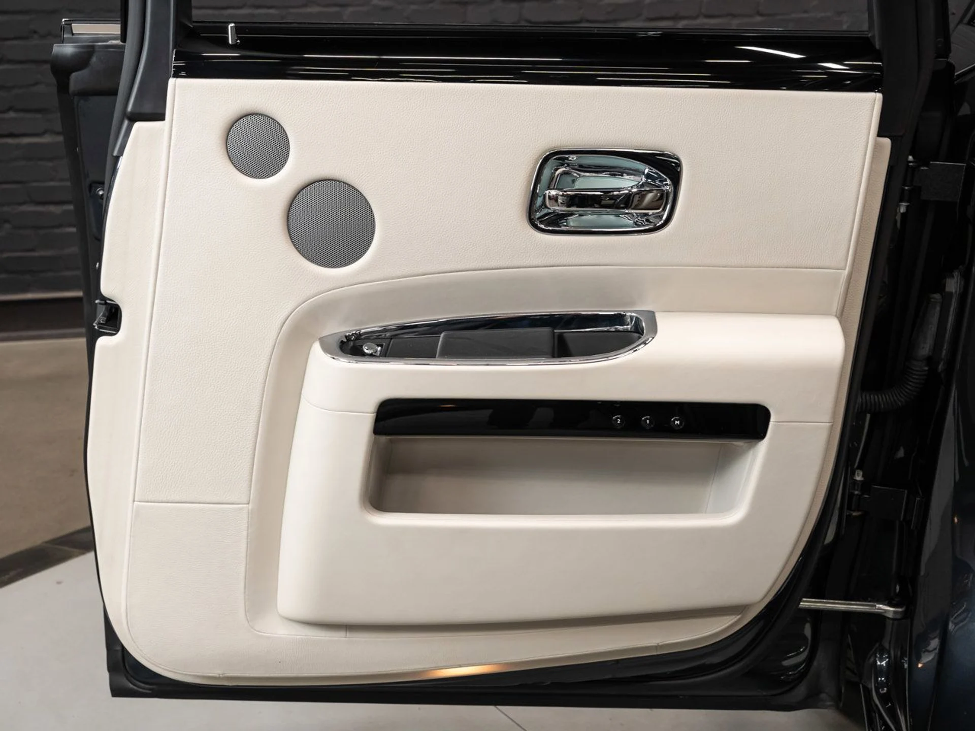 mph113_3280556880_rolls_royce_ghost_2012_fcdfb93bfd