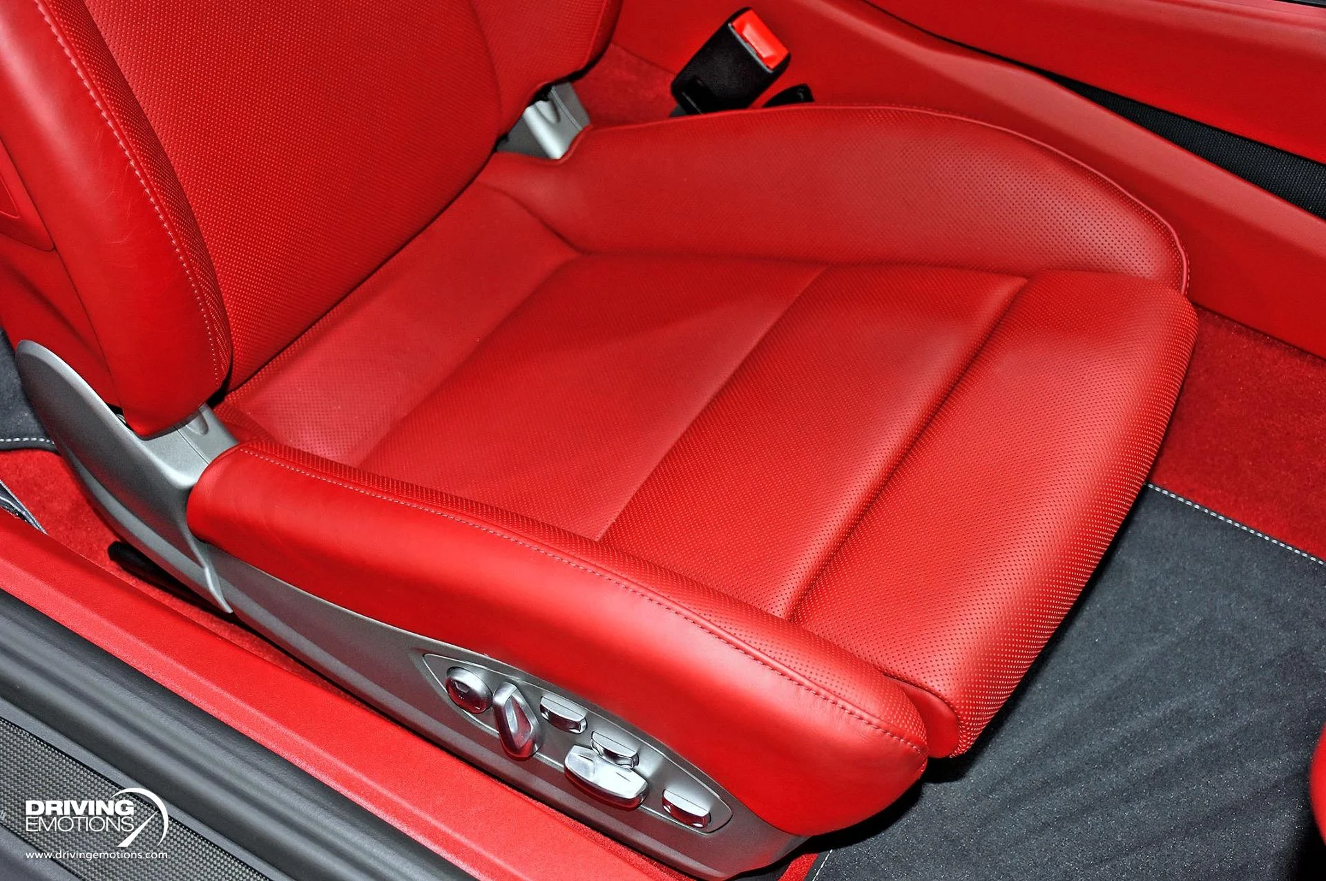 mph113_3741591941_866_p114_l_b451e8f0cf