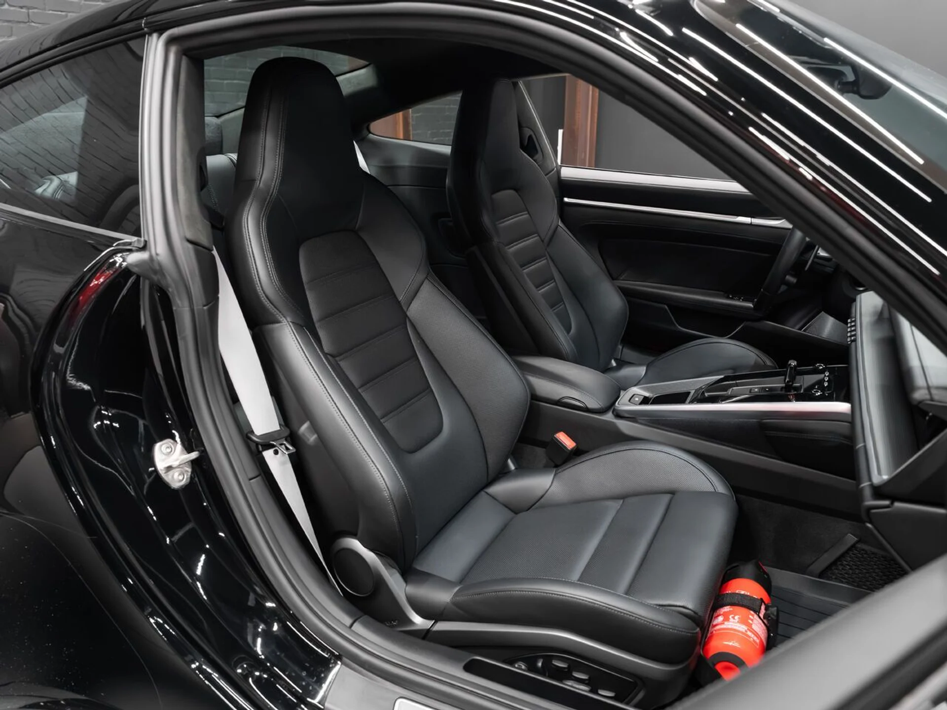 mph114_183025714_porsche_911_2022_796fcee4ff