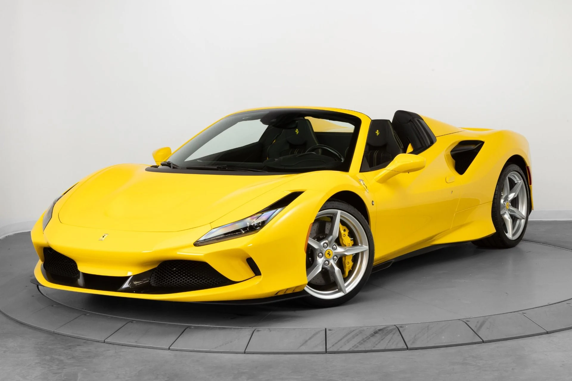 mph114_1888383375_Used_2021_Ferrari_F8_Spider_1778270114_327a9531e9