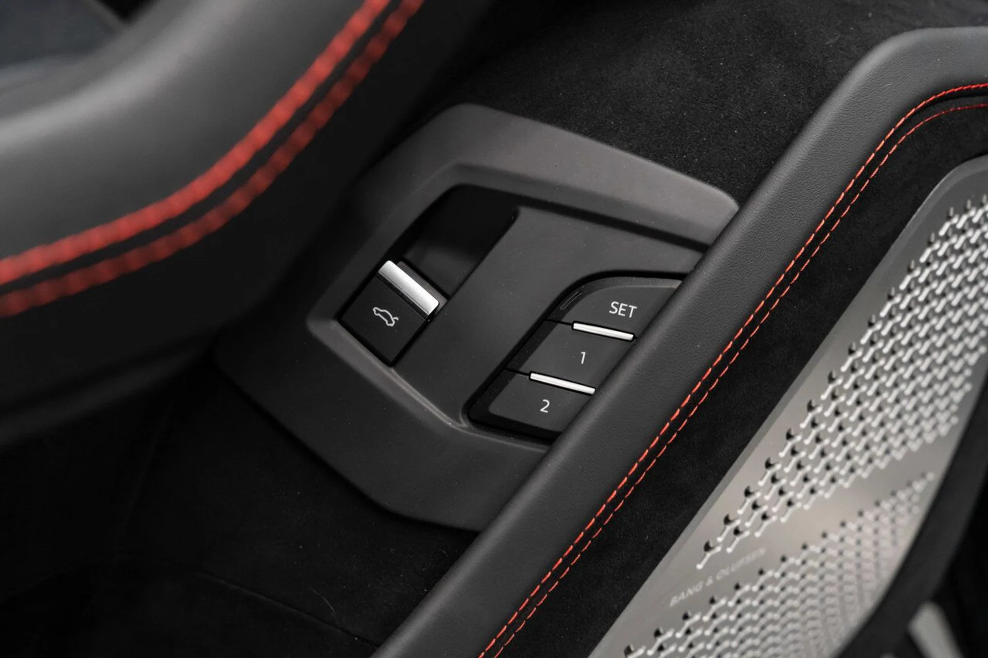 mph114_2168003691_lamborghini_urus_2023_25c6e16adb