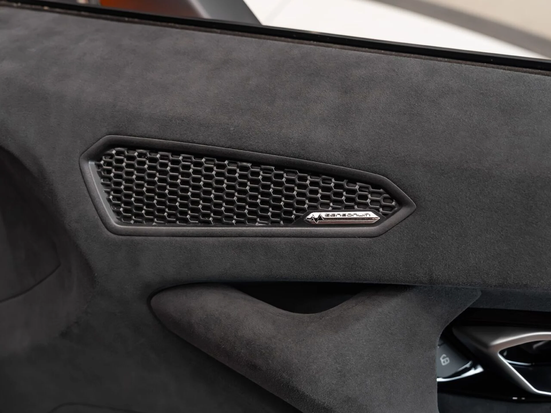 mph114_264459595_lamborghini_huracan_2023_4af6c183fb