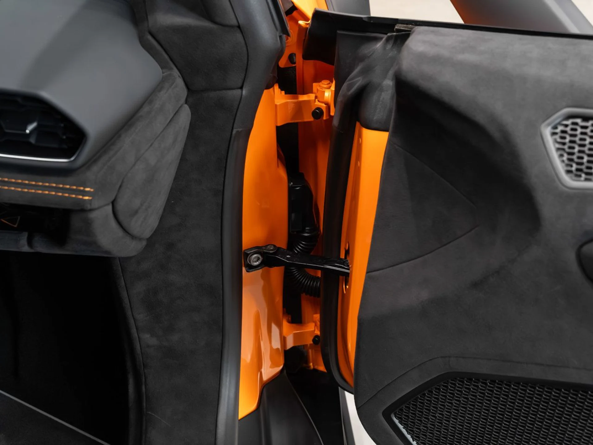 mph114_2717448297_lamborghini_huracan_2023_40f8895331