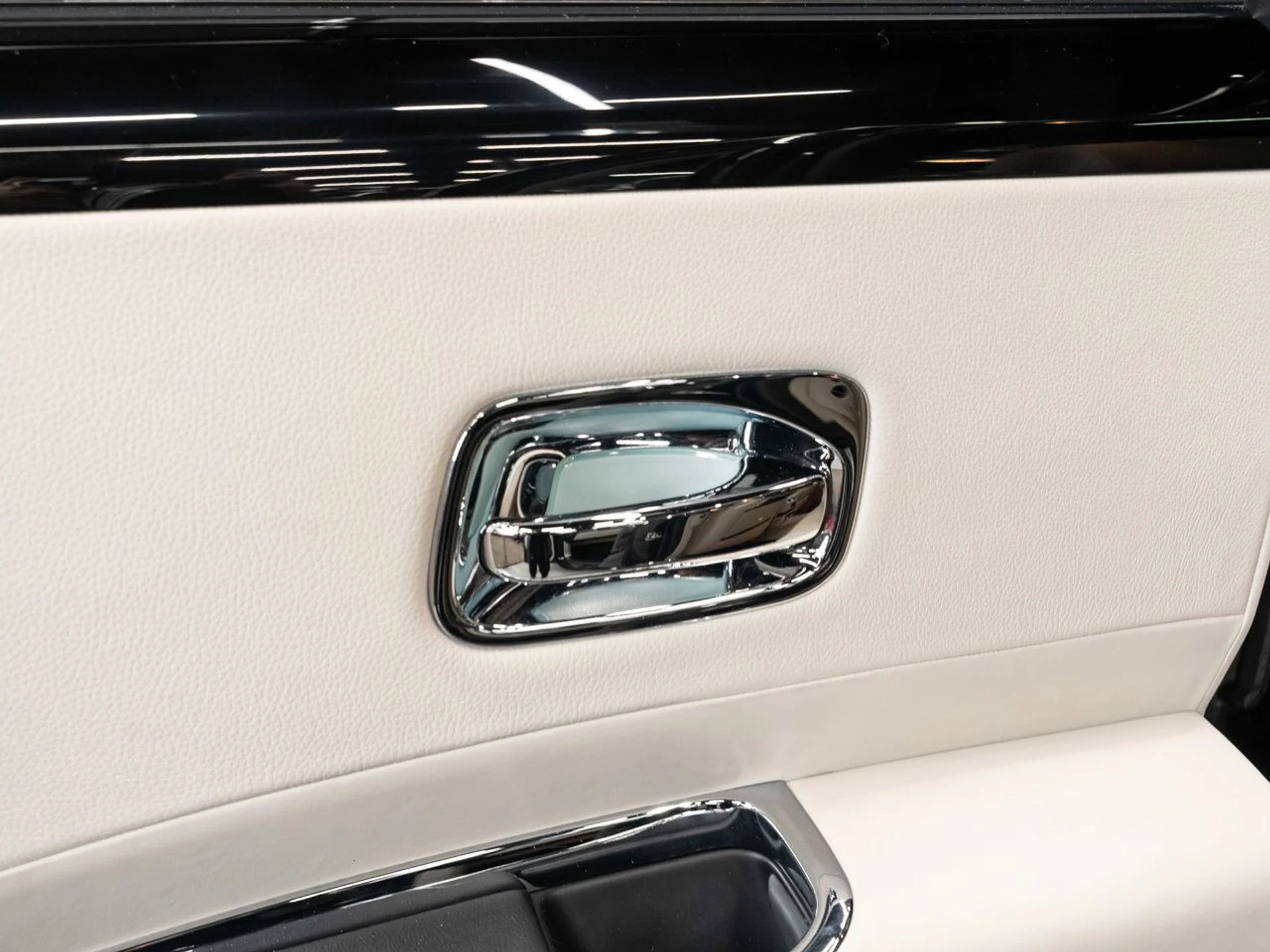mph114_3726027253_rolls_royce_ghost_2012_897d72e03e
