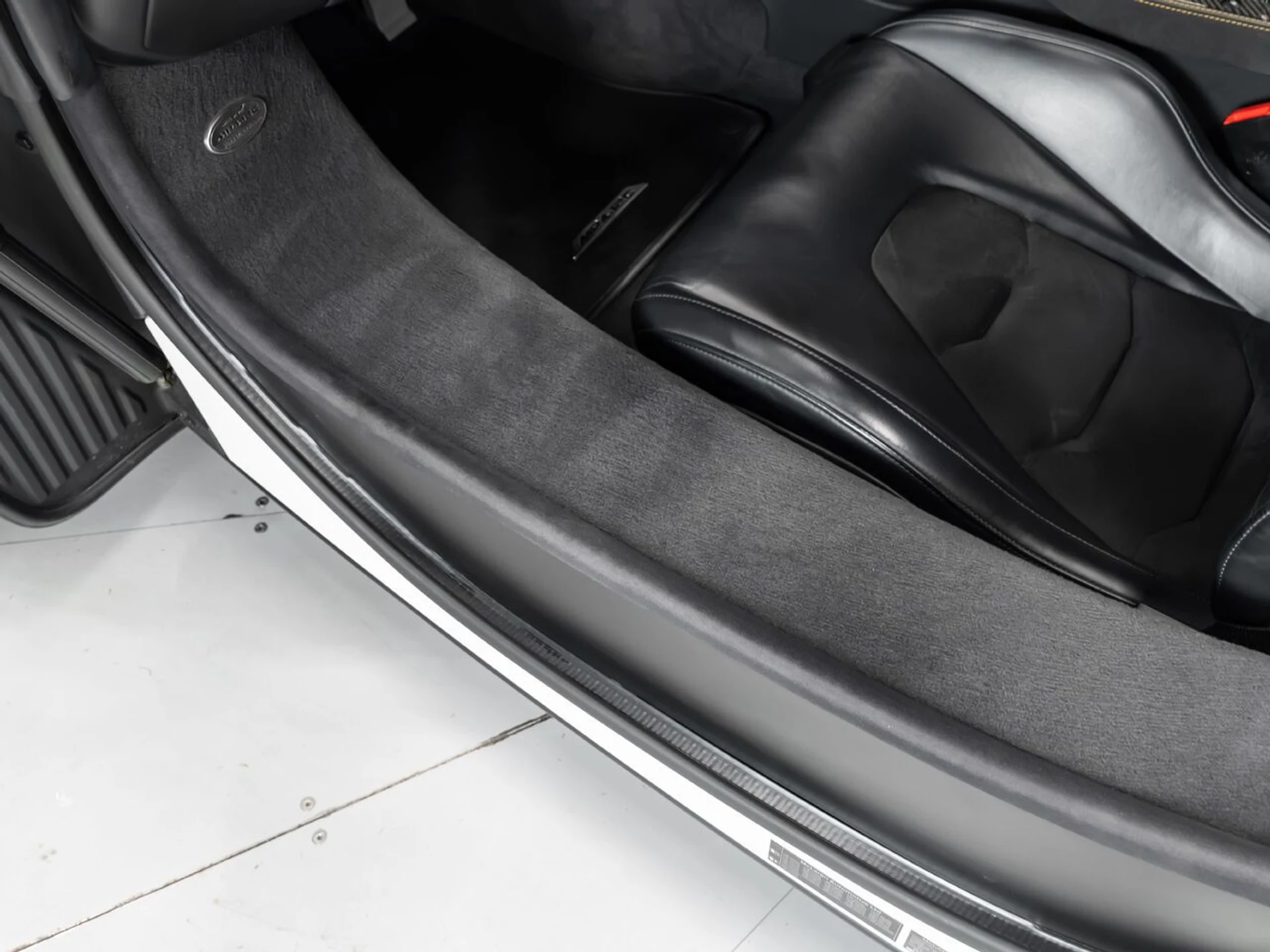 mph115_1155244943_mclaren_mp4_12c_2012_a8c8b2ff69
