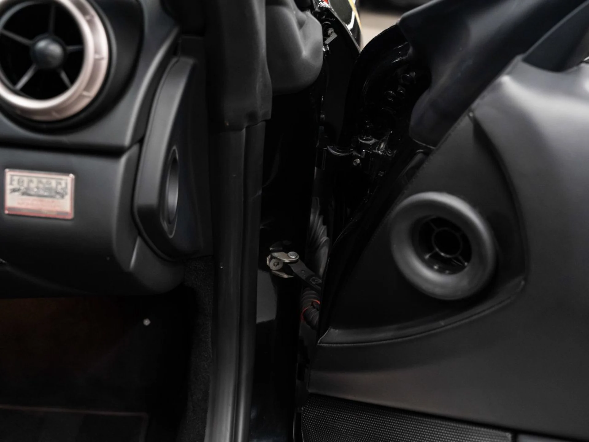 mph115_1275275885_ferrari_california_2011_9870b443a4